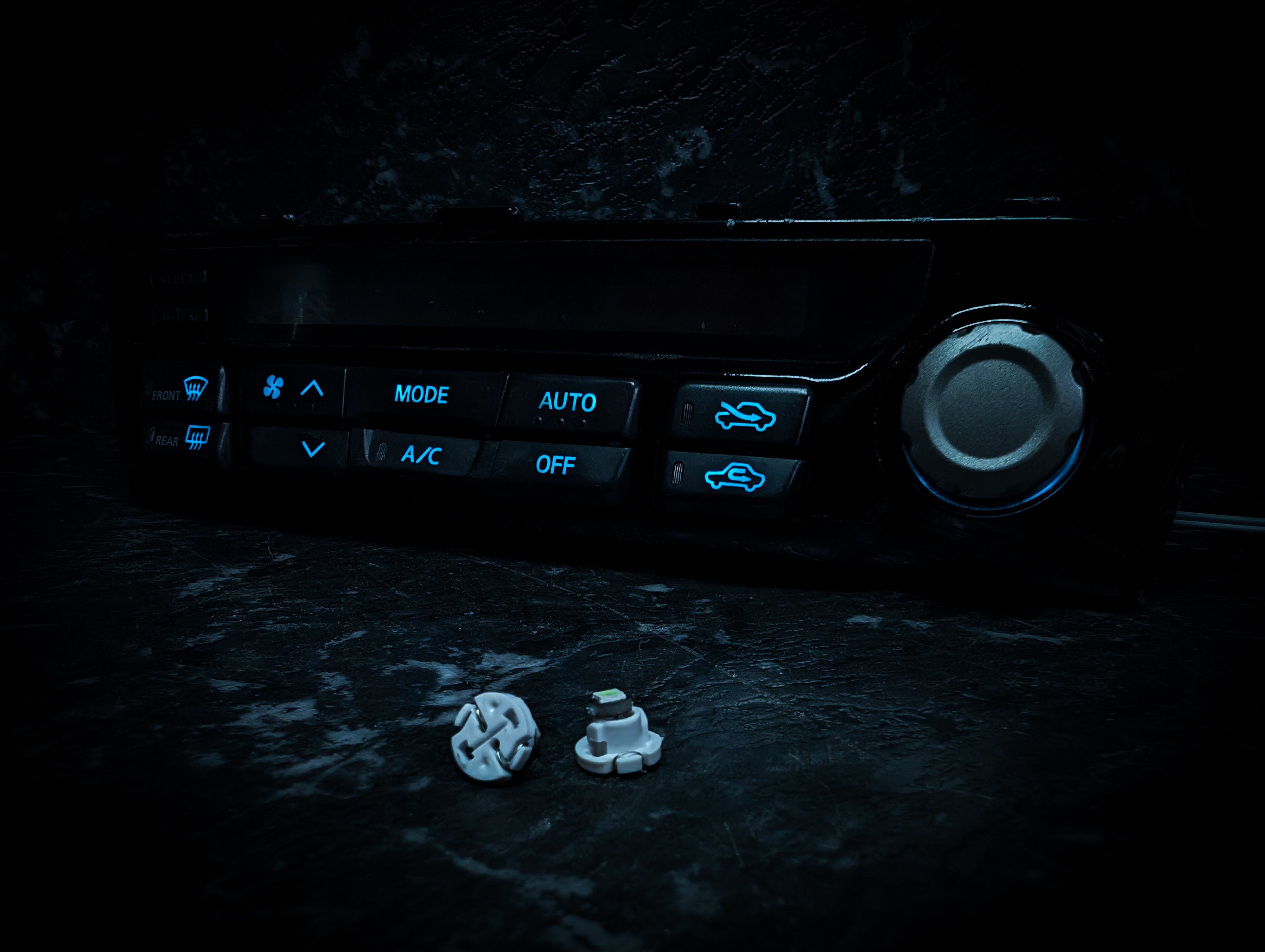 x1 Ice Blue T Series Led Housed Globe