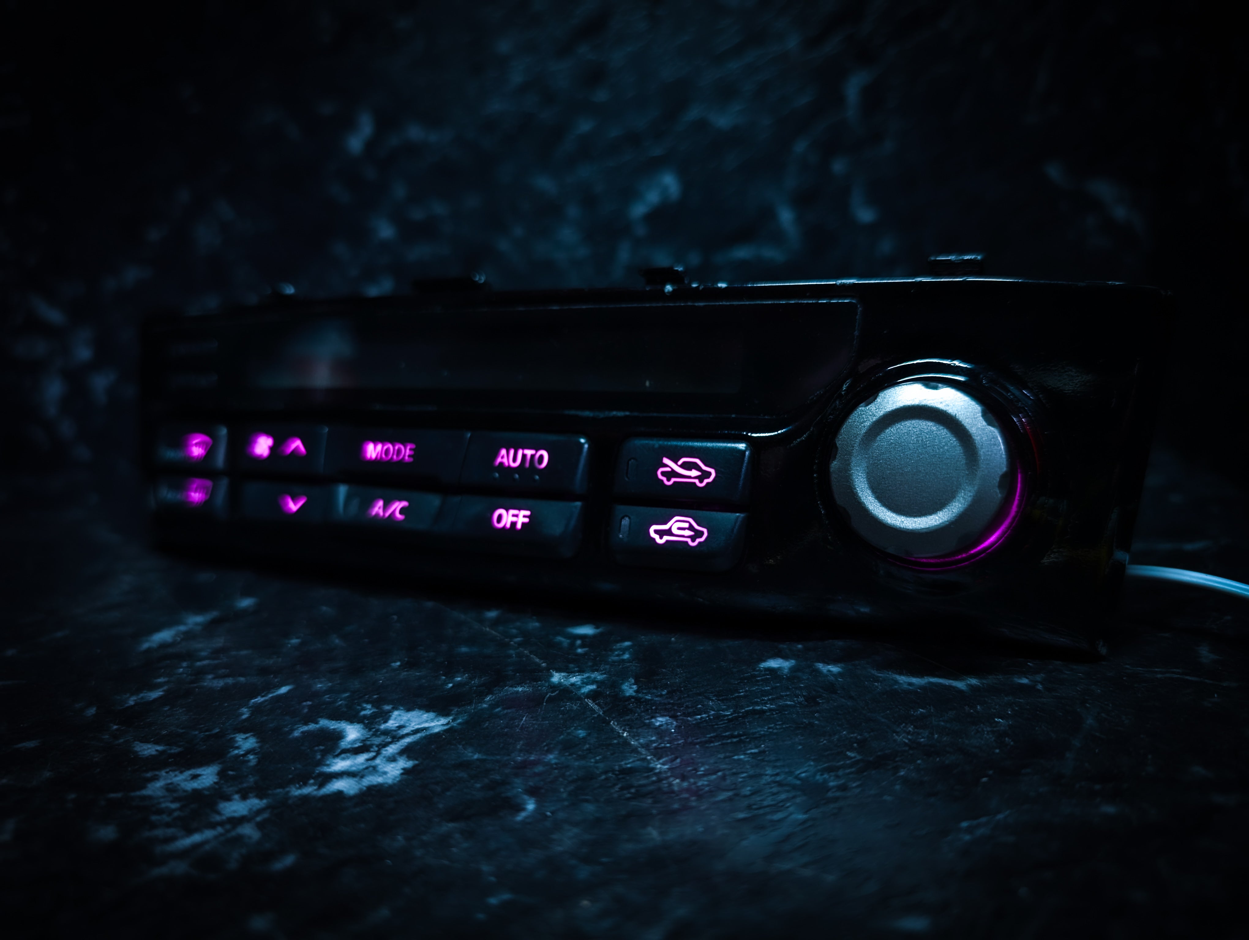 x1 Violet Pink T Series Led Housed Globe