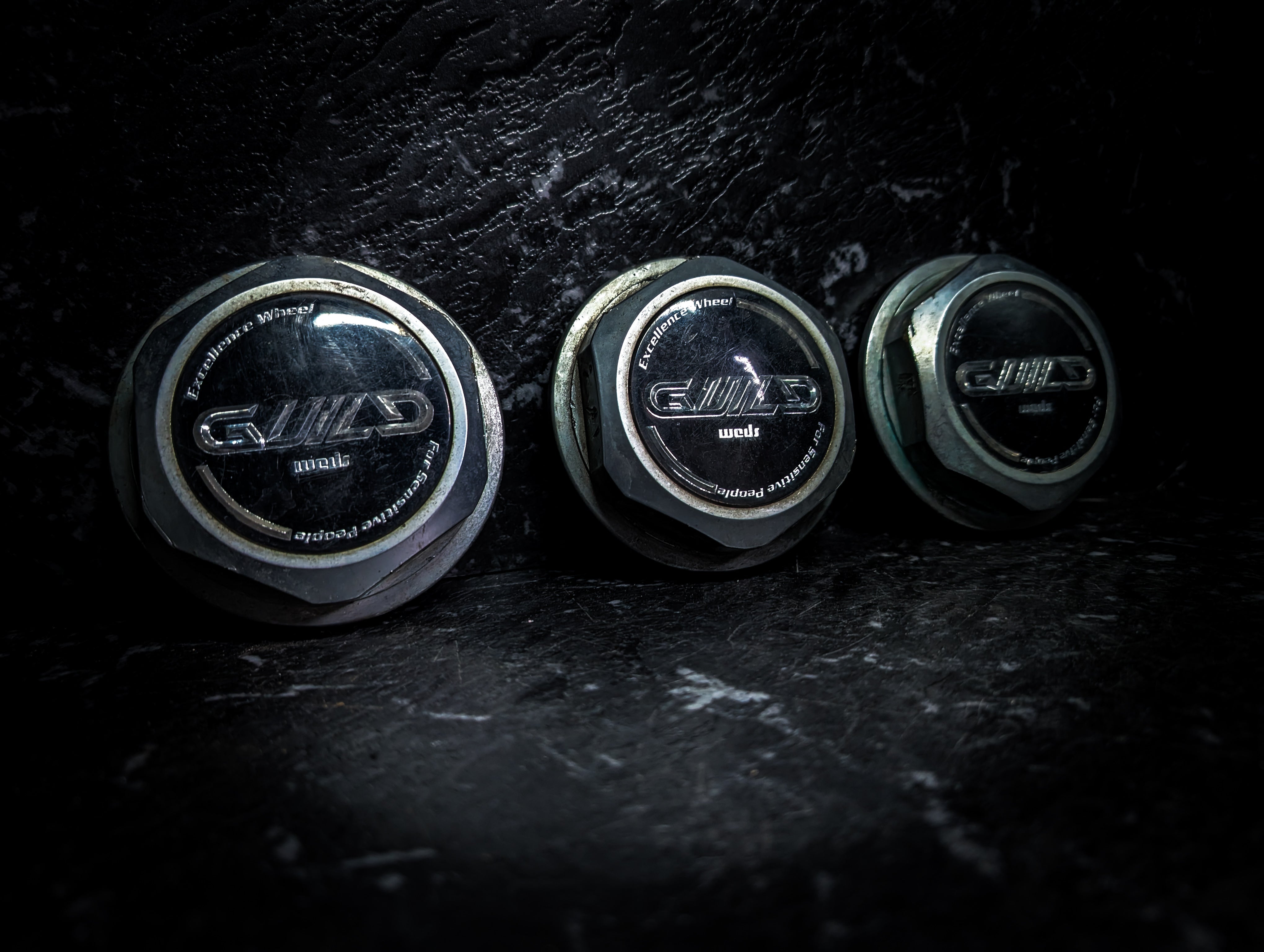 WEDS GUILD Black and Silver Vintage Centre Caps x 3