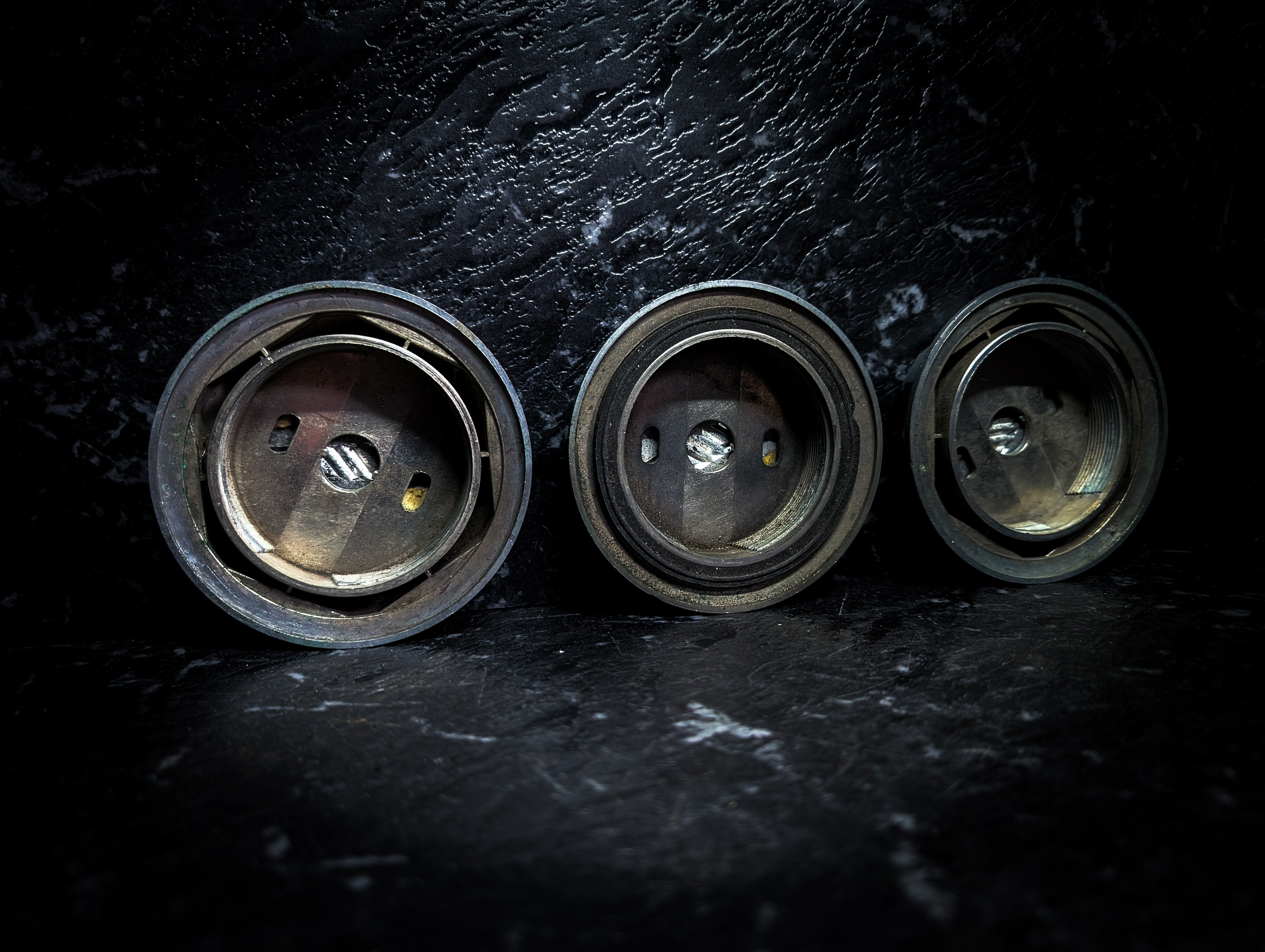 WEDS GUILD Black and Silver Vintage Centre Caps x 3