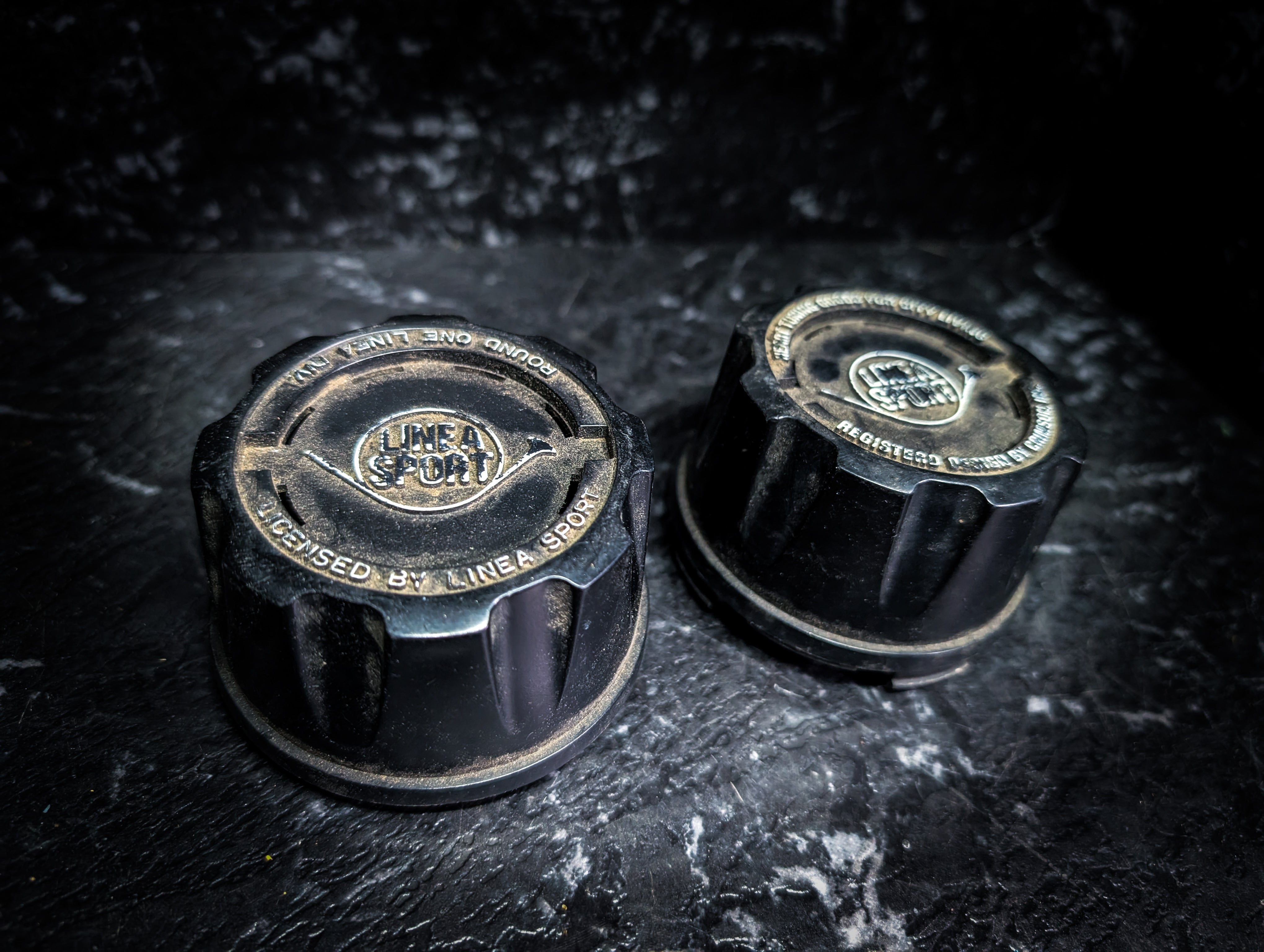 LINEA SPORT Black Vintage Centre Cap x 2