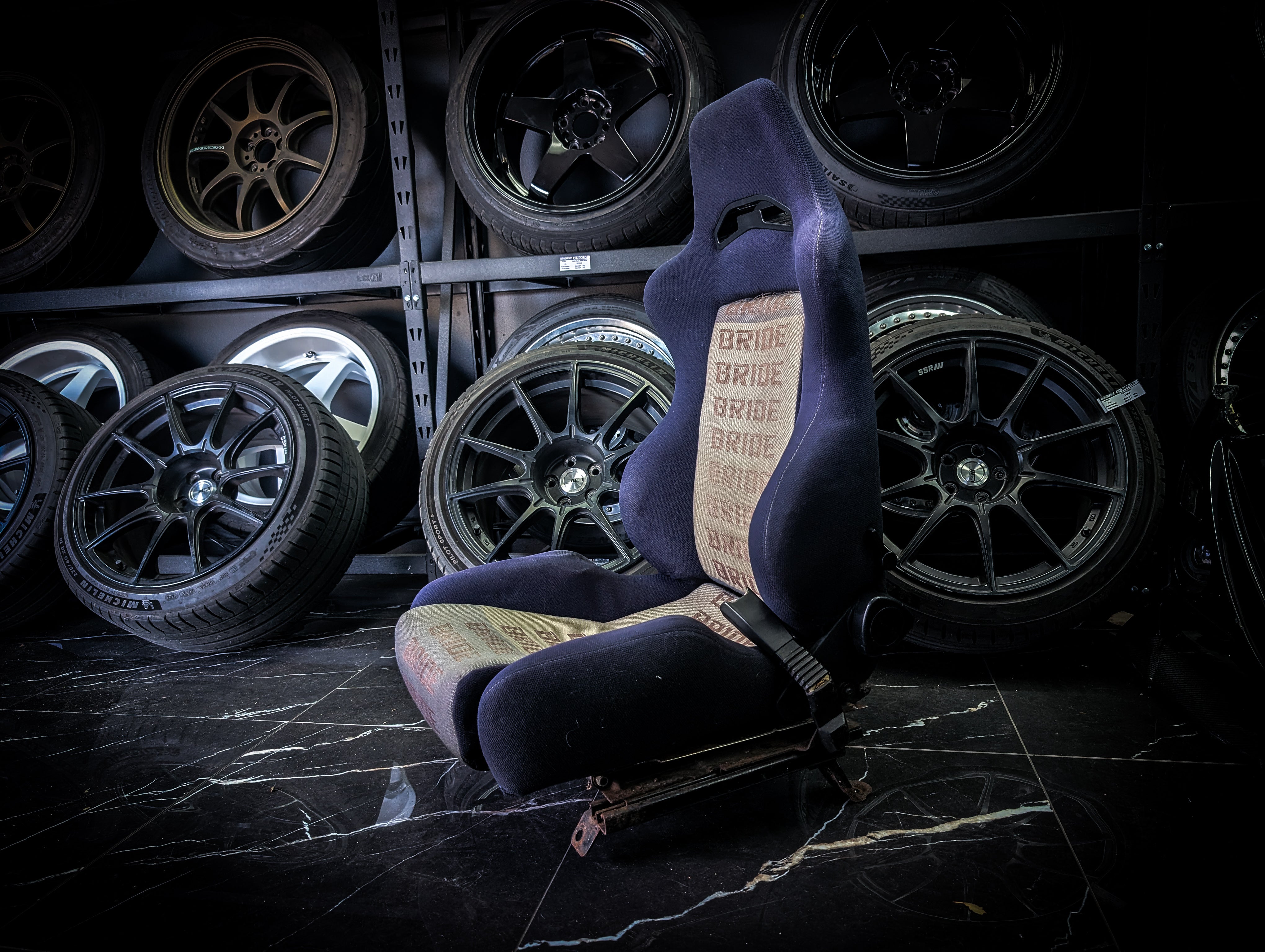 BRIDE ERGO Reclining Bucket Seat + R31 Skyline Seat Rail