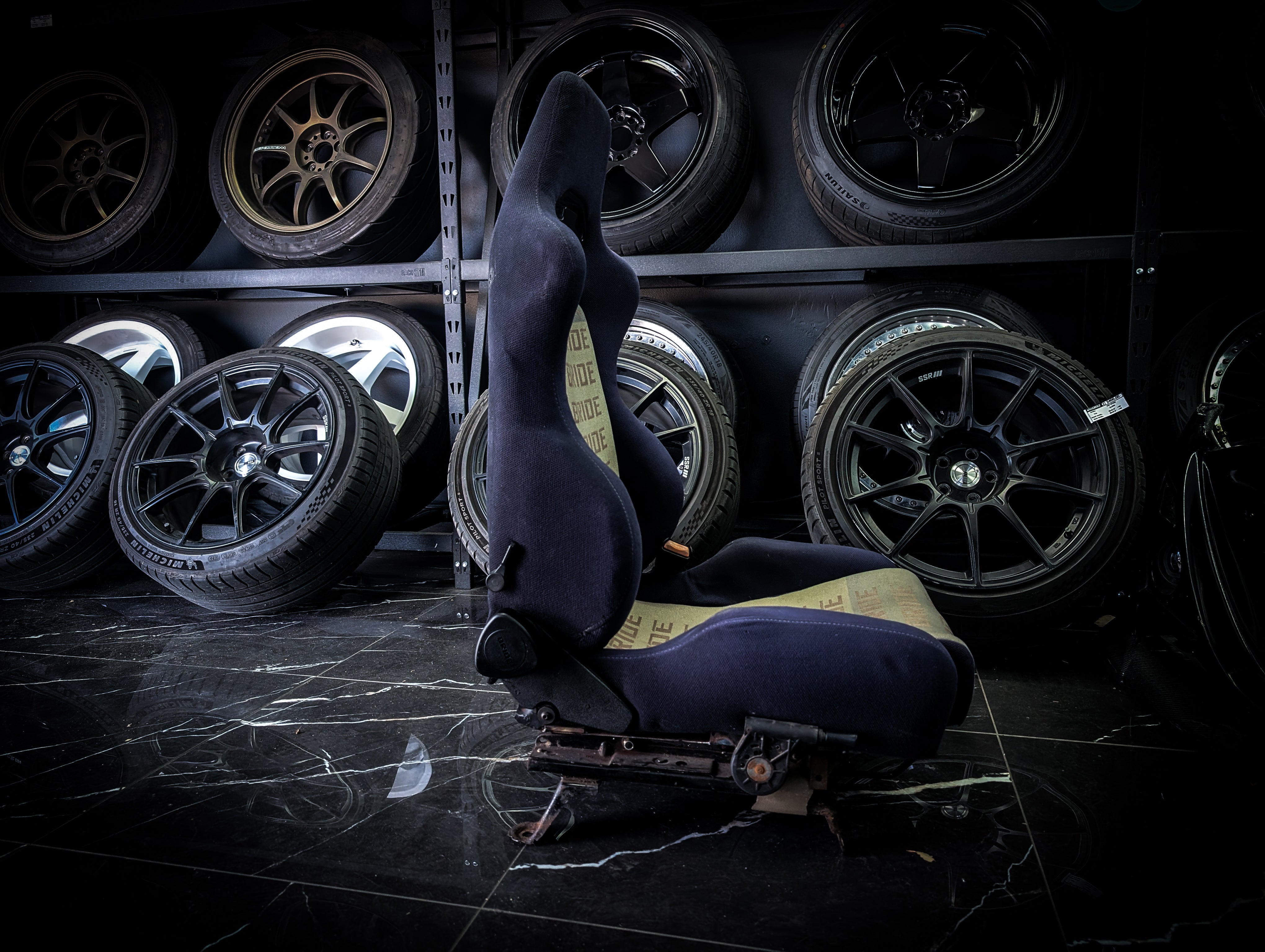 BRIDE ERGO Reclining Bucket Seat + R31 Skyline Seat Rail
