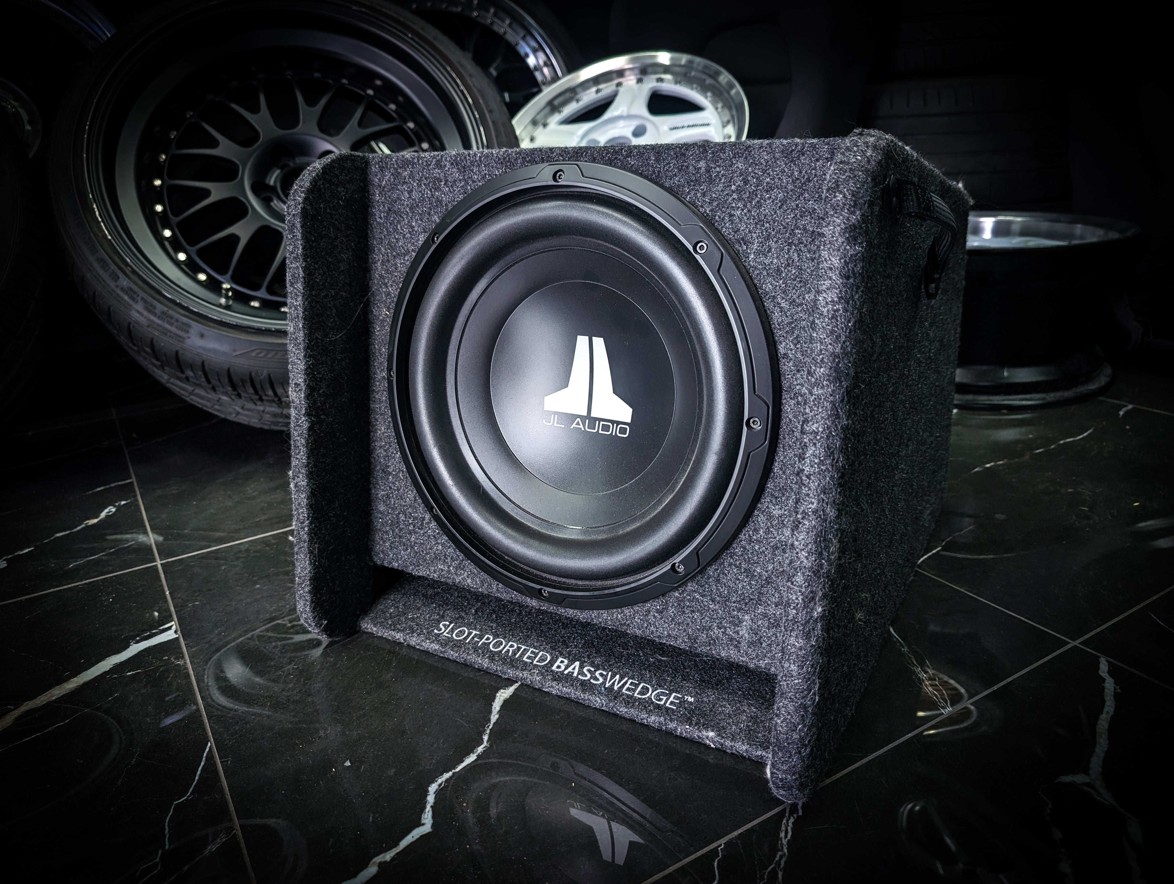 12" JL AUDIO BASSWEDGE 1100watt Subwoofer in Slot Ported Enclosure