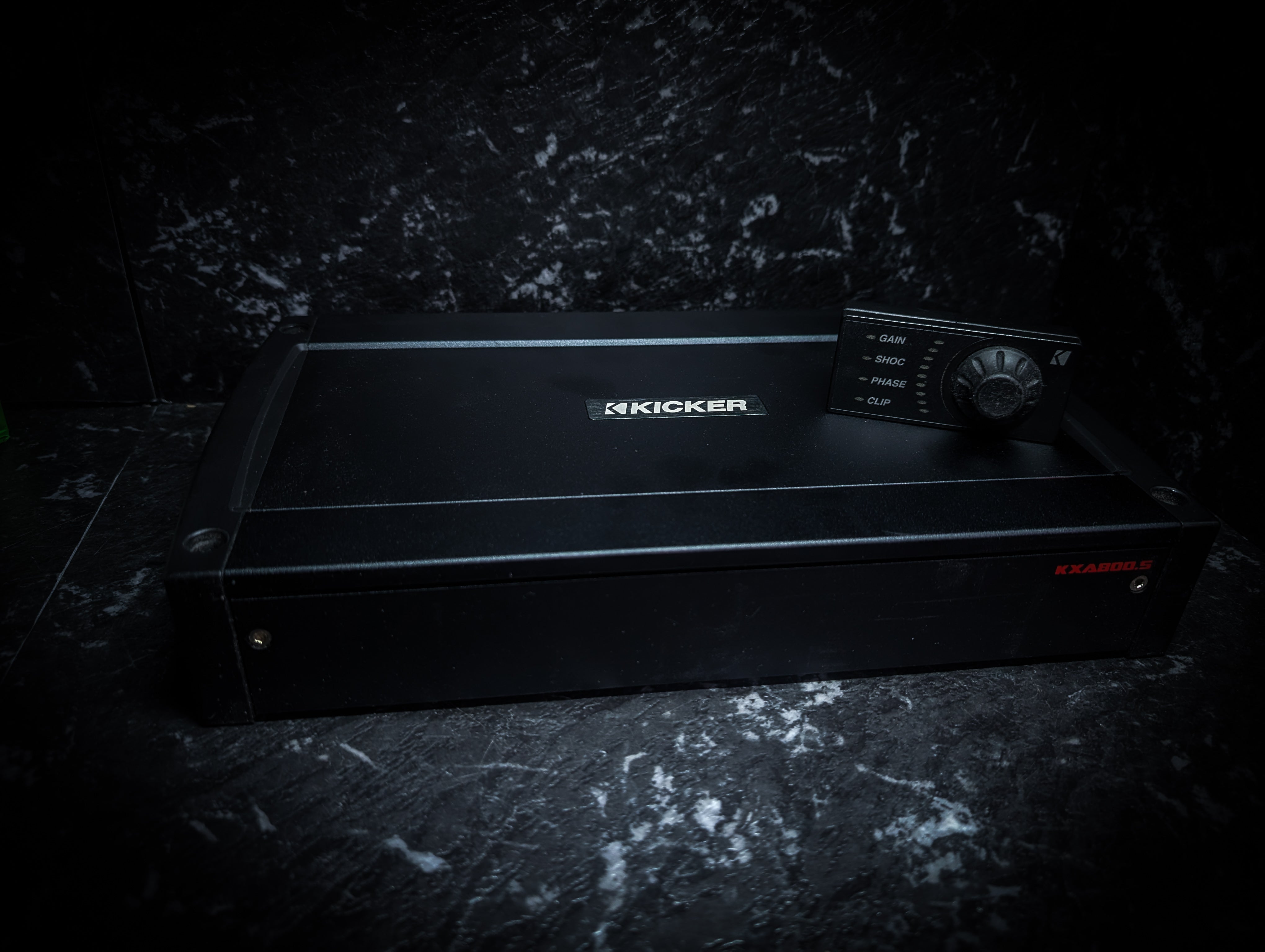 KICKER 5 Channel 800watt RMS Amplifier with Remote Control