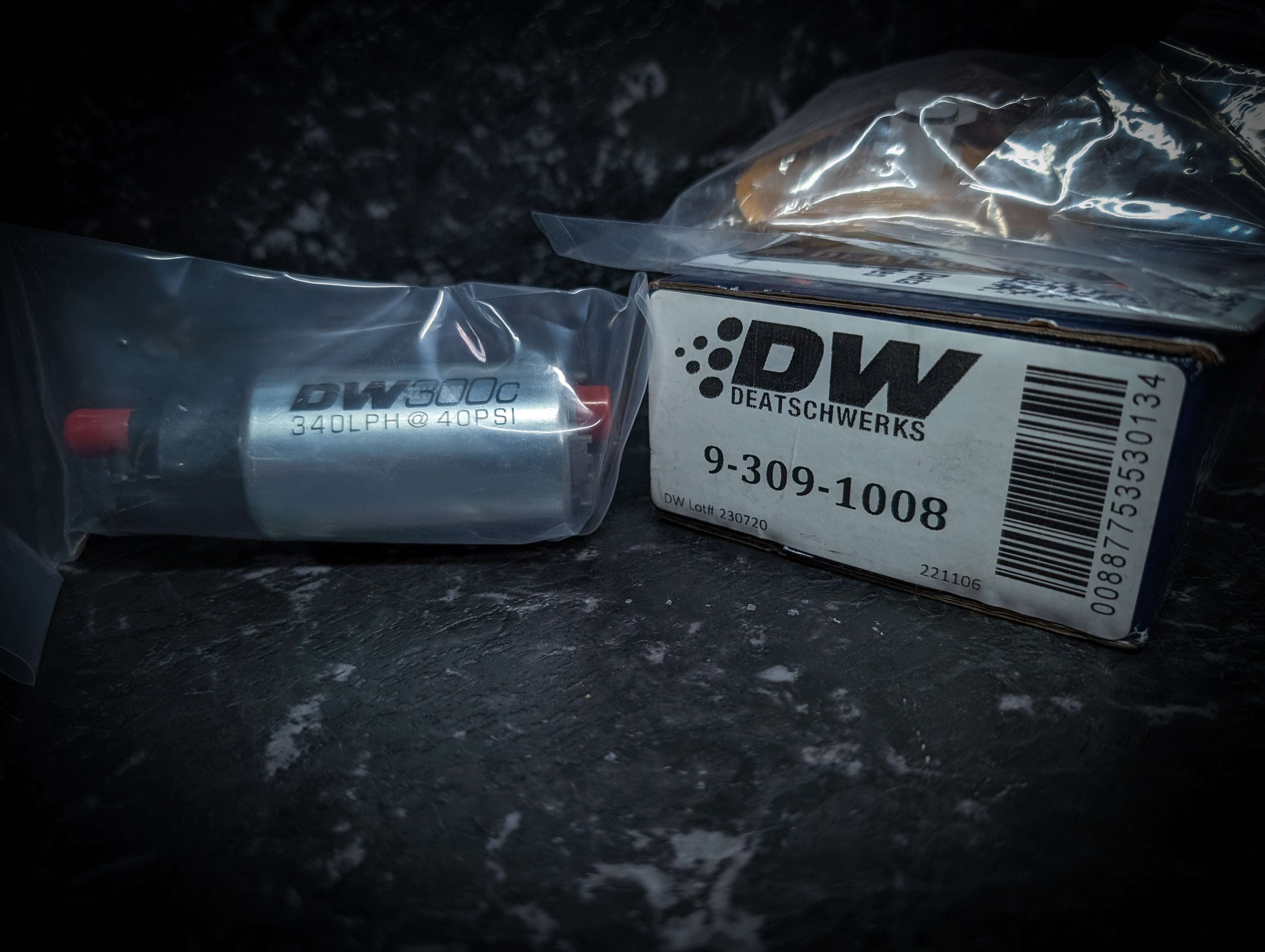 DW Subaru EJ25 300c Fuel Pump
