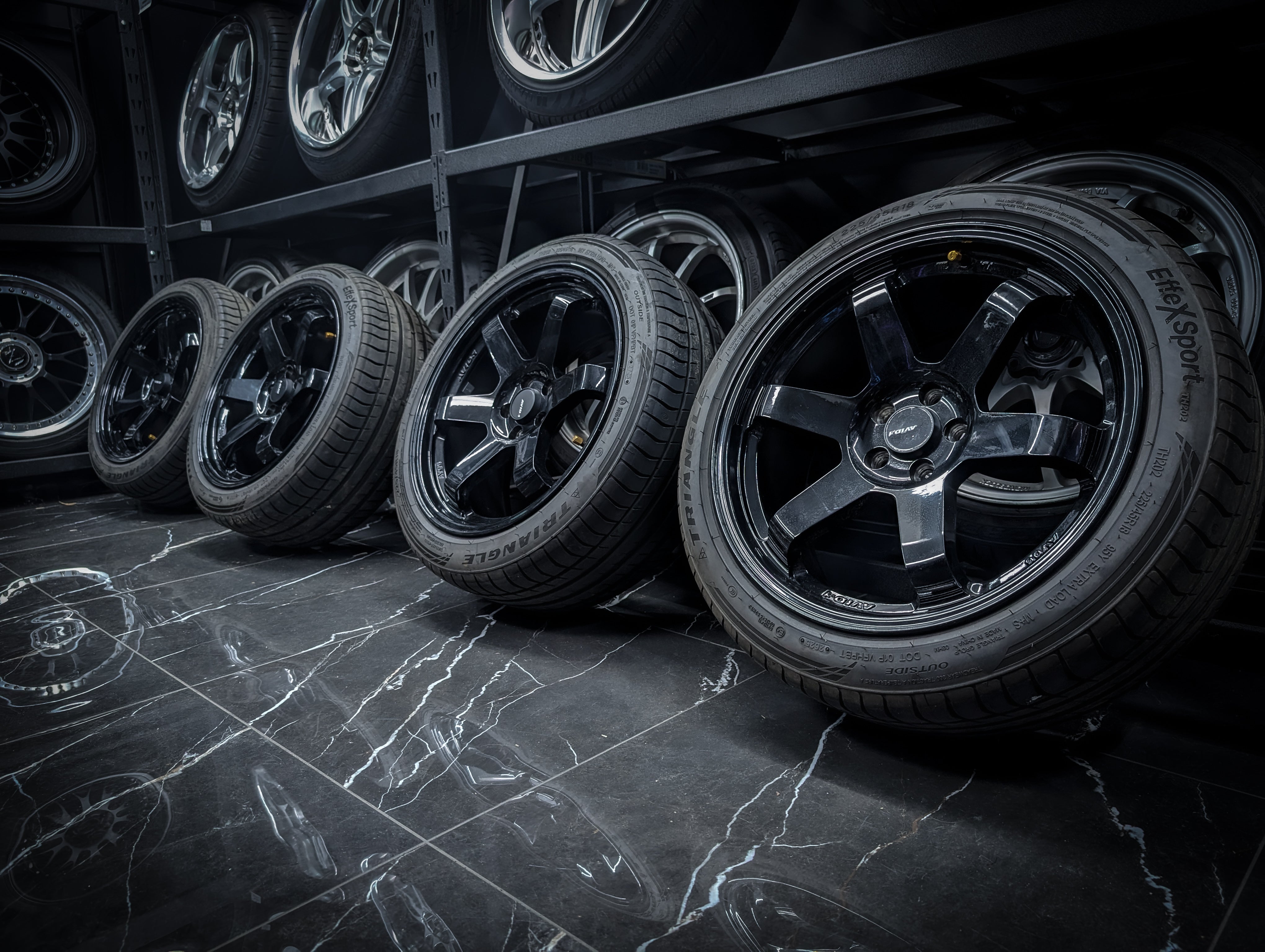 18" Gloss Black AVID.1 Wheels x 4