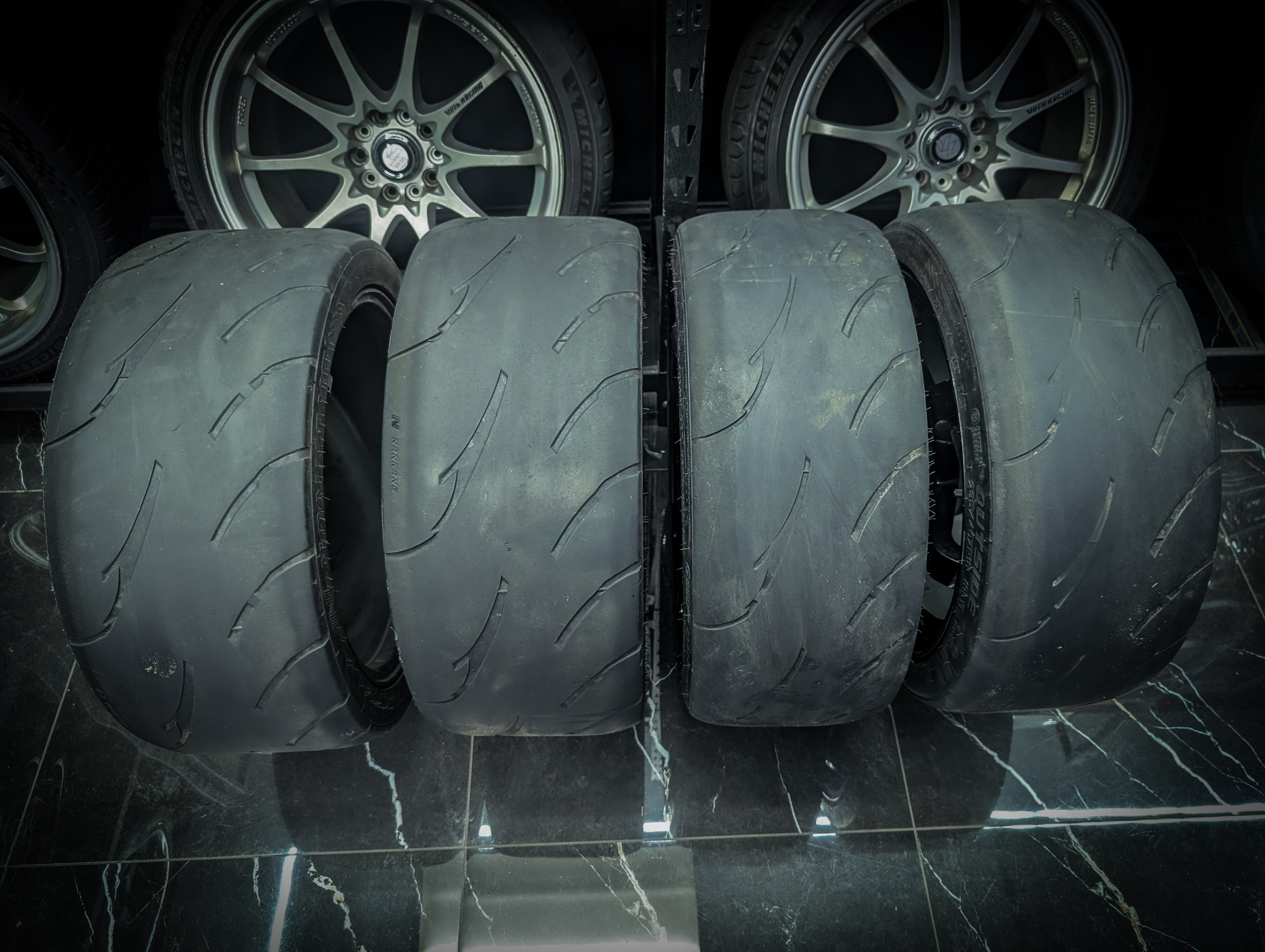 18" Gloss Black AVID.1 Wheels x 4