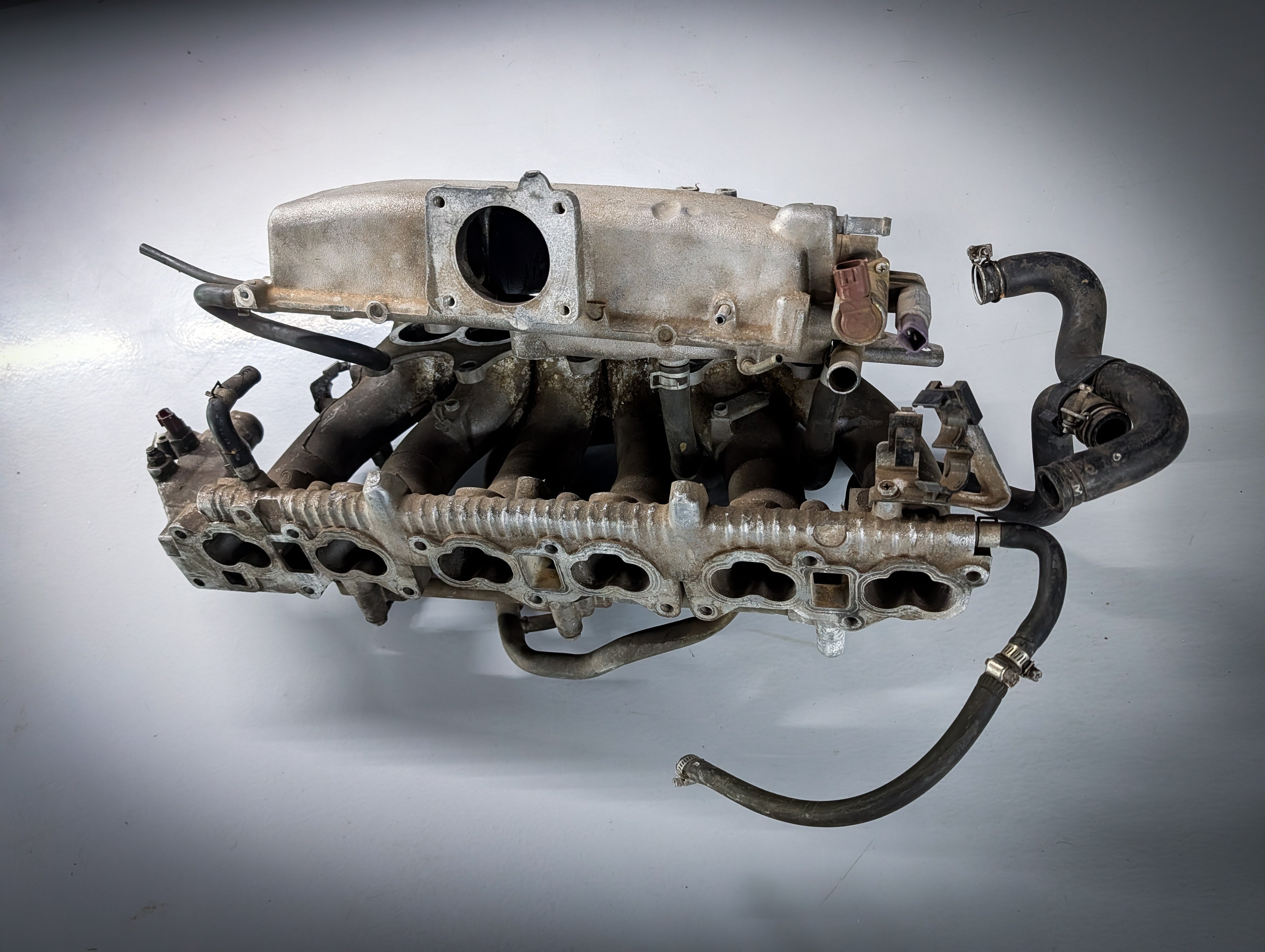 NISSAN Skyline R33 RB25 DET Intake Manifold (Missing Centre Bolts)