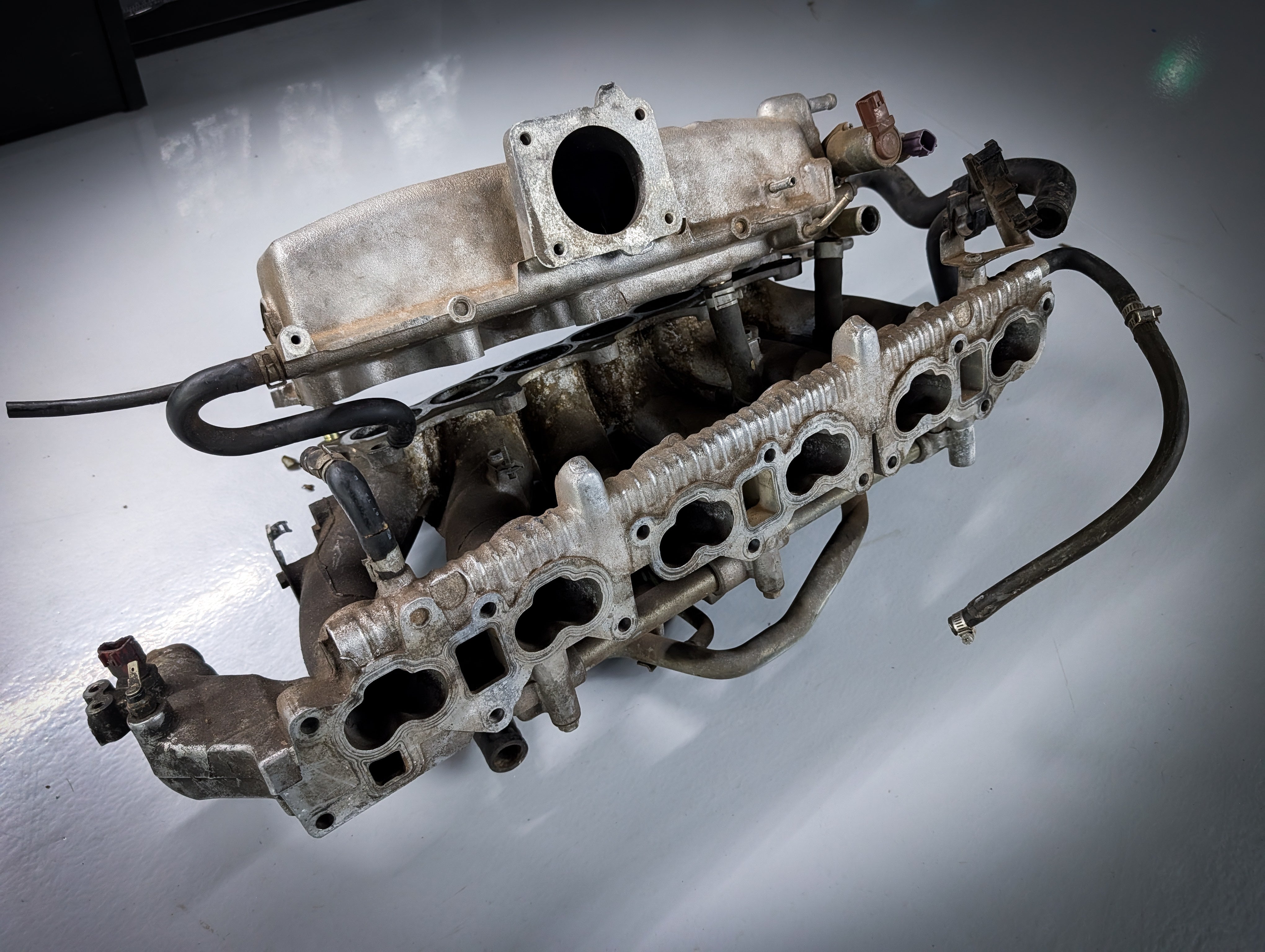 NISSAN Skyline R33 RB25 DET Intake Manifold (Missing Centre Bolts)