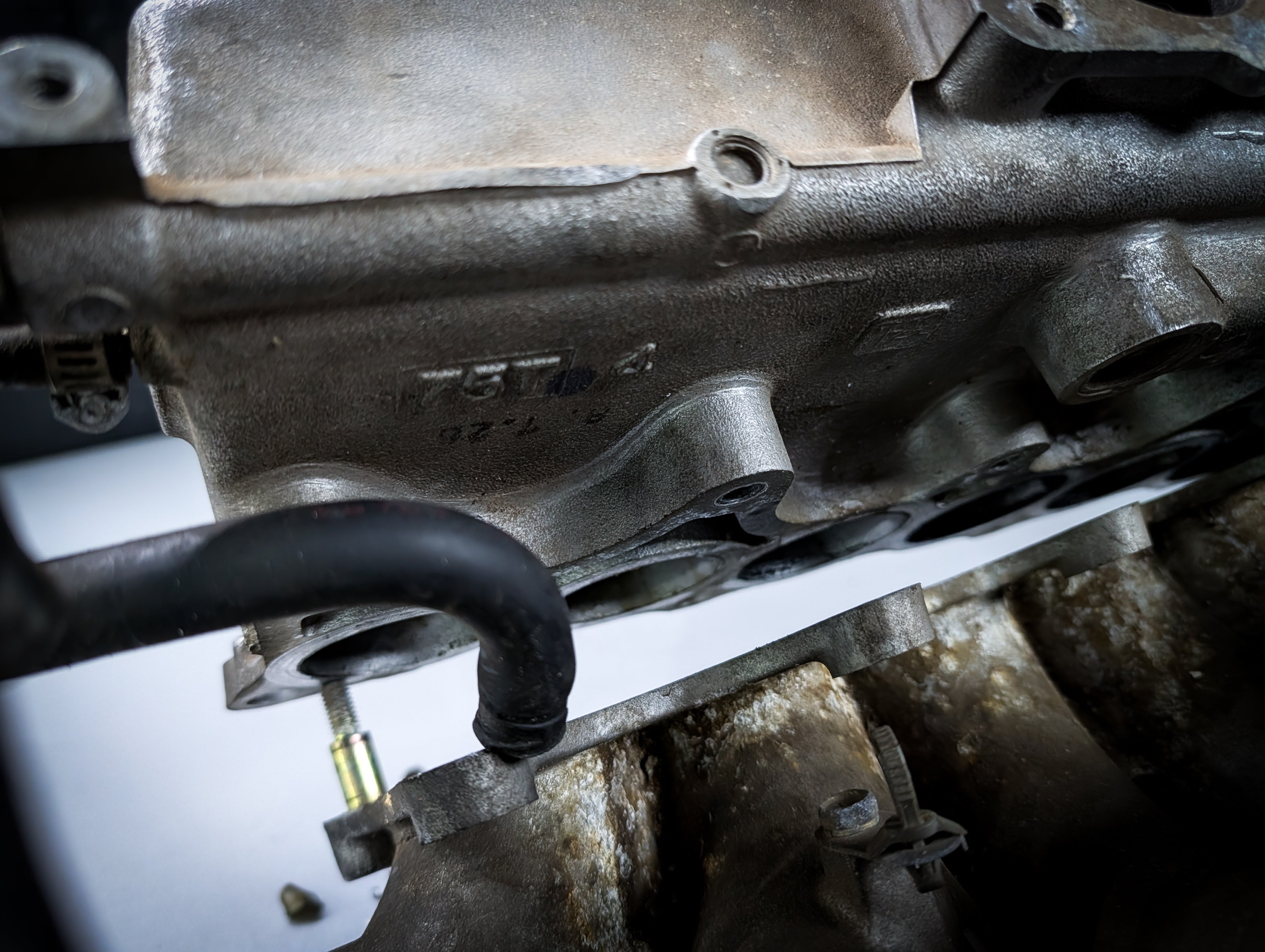 NISSAN Skyline R33 RB25 DET Intake Manifold (Missing Centre Bolts)