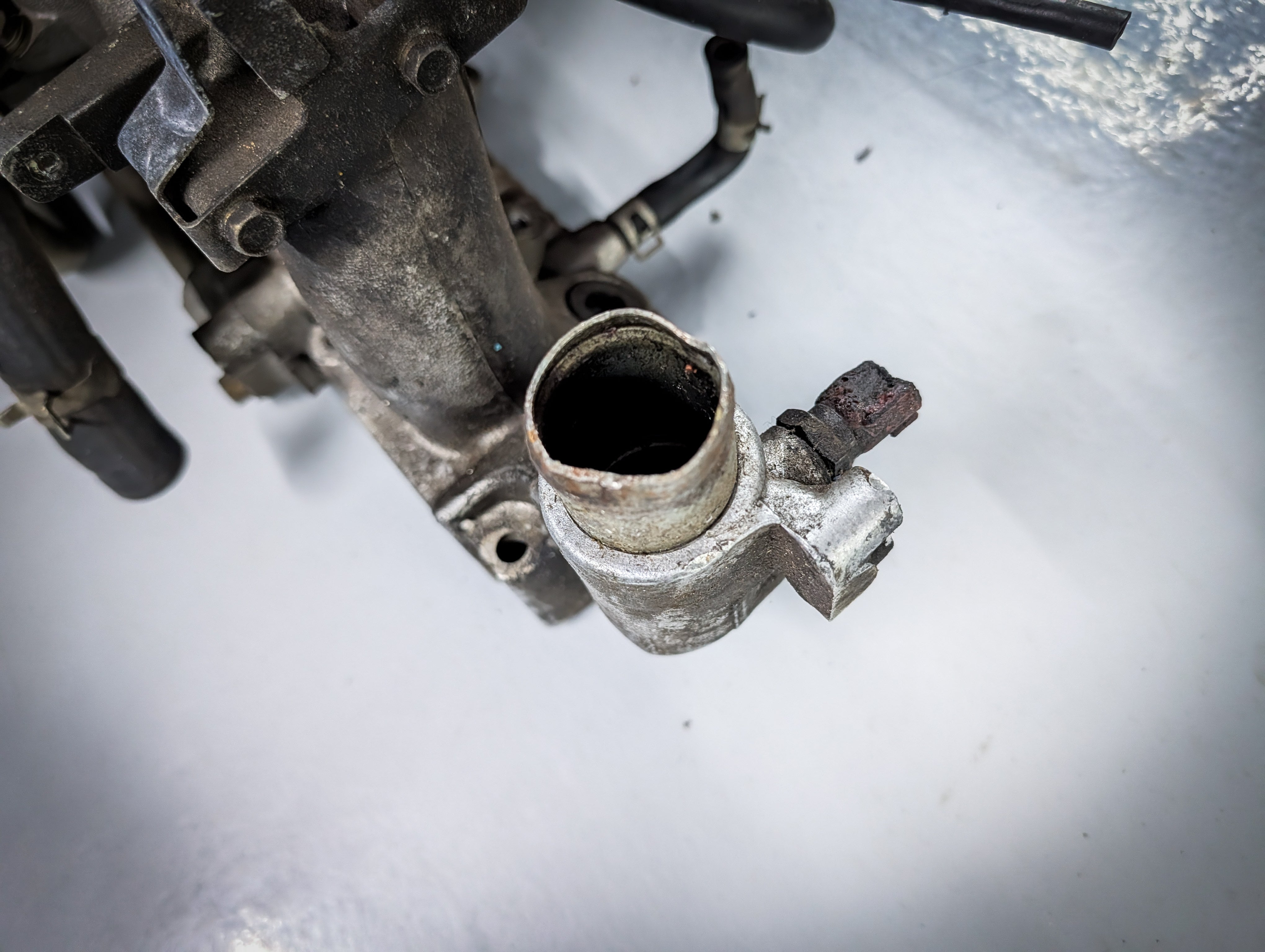 NISSAN Skyline R33 RB25 DET Intake Manifold (Missing Centre Bolts)
