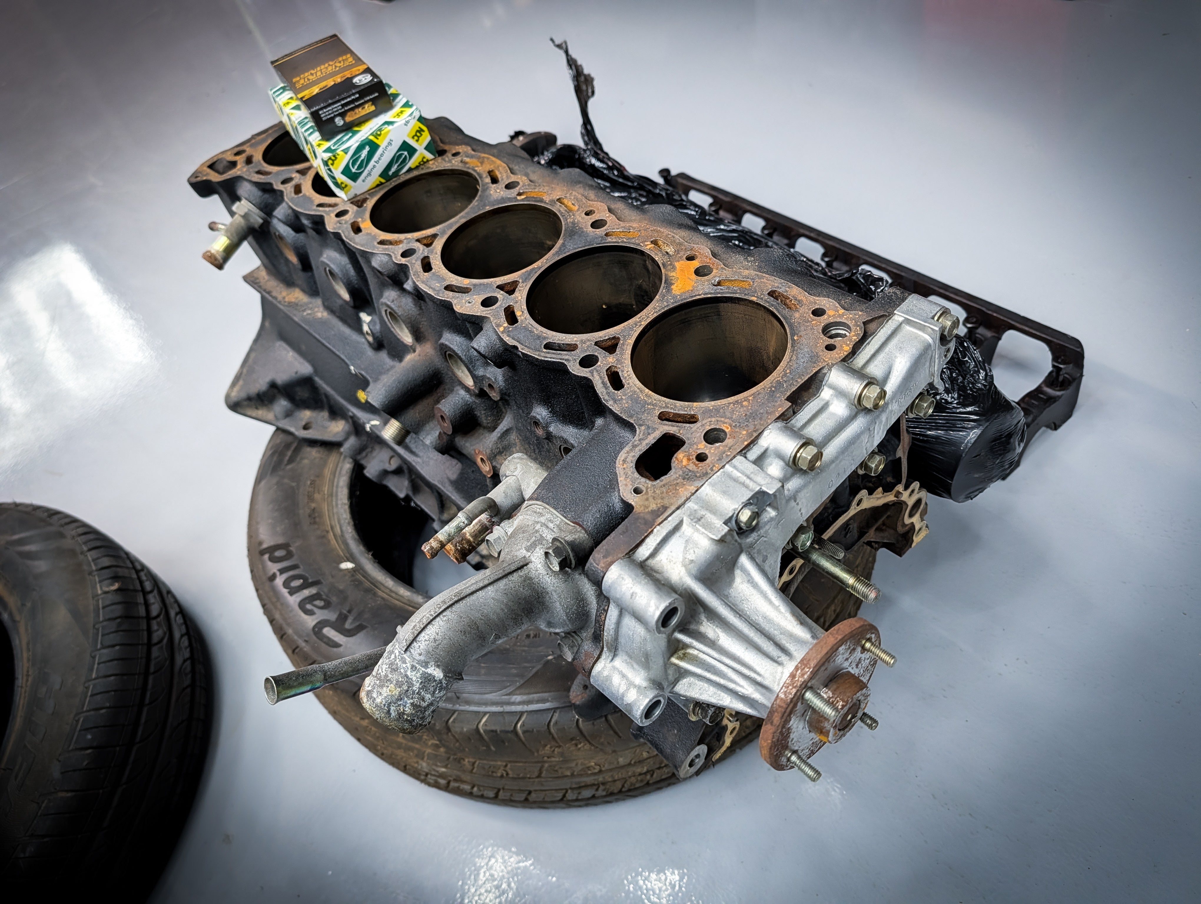 NISSAN Skyline Bare RB25 NEO Block, Crankshaft, Bearings.