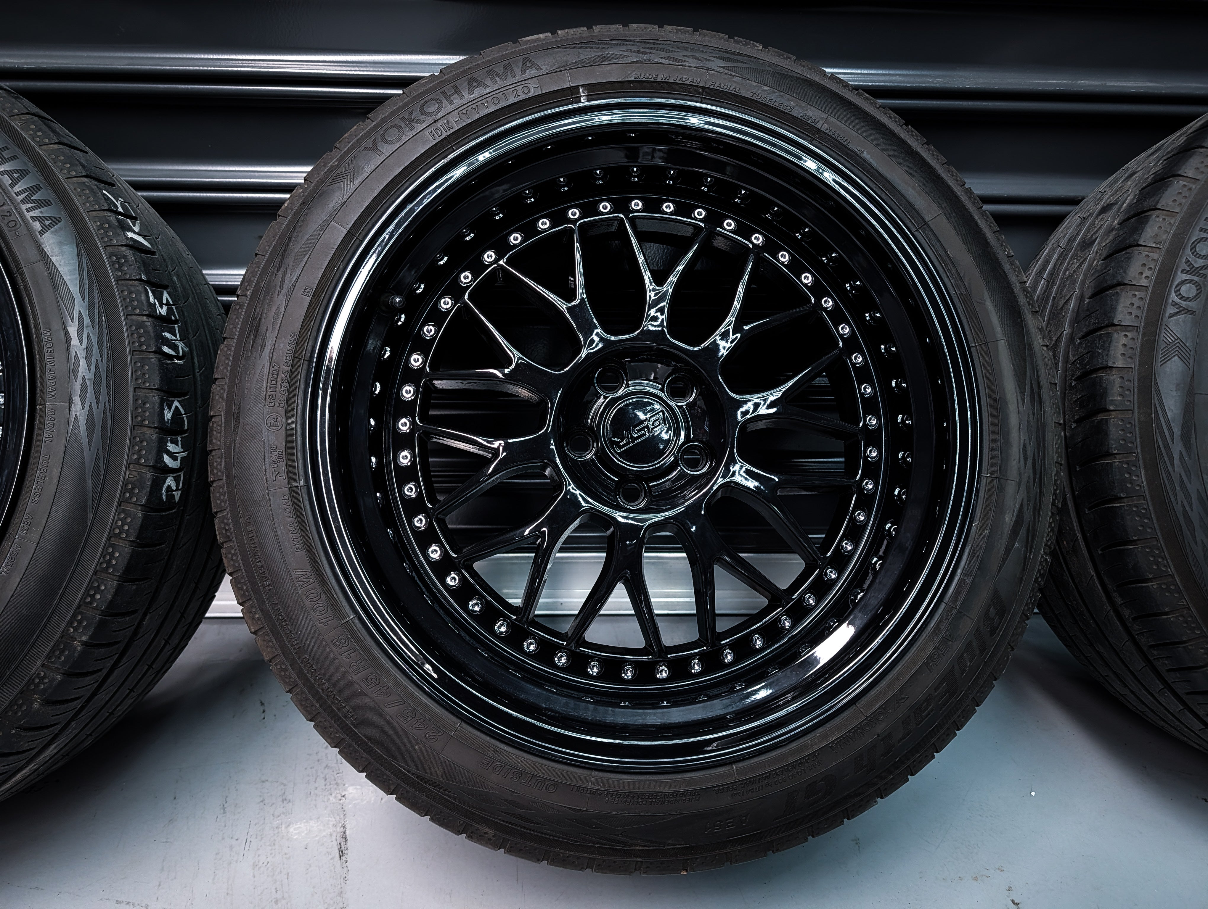 18" ESR SR01 Gloss Black Silver Hardware Wheels x 4