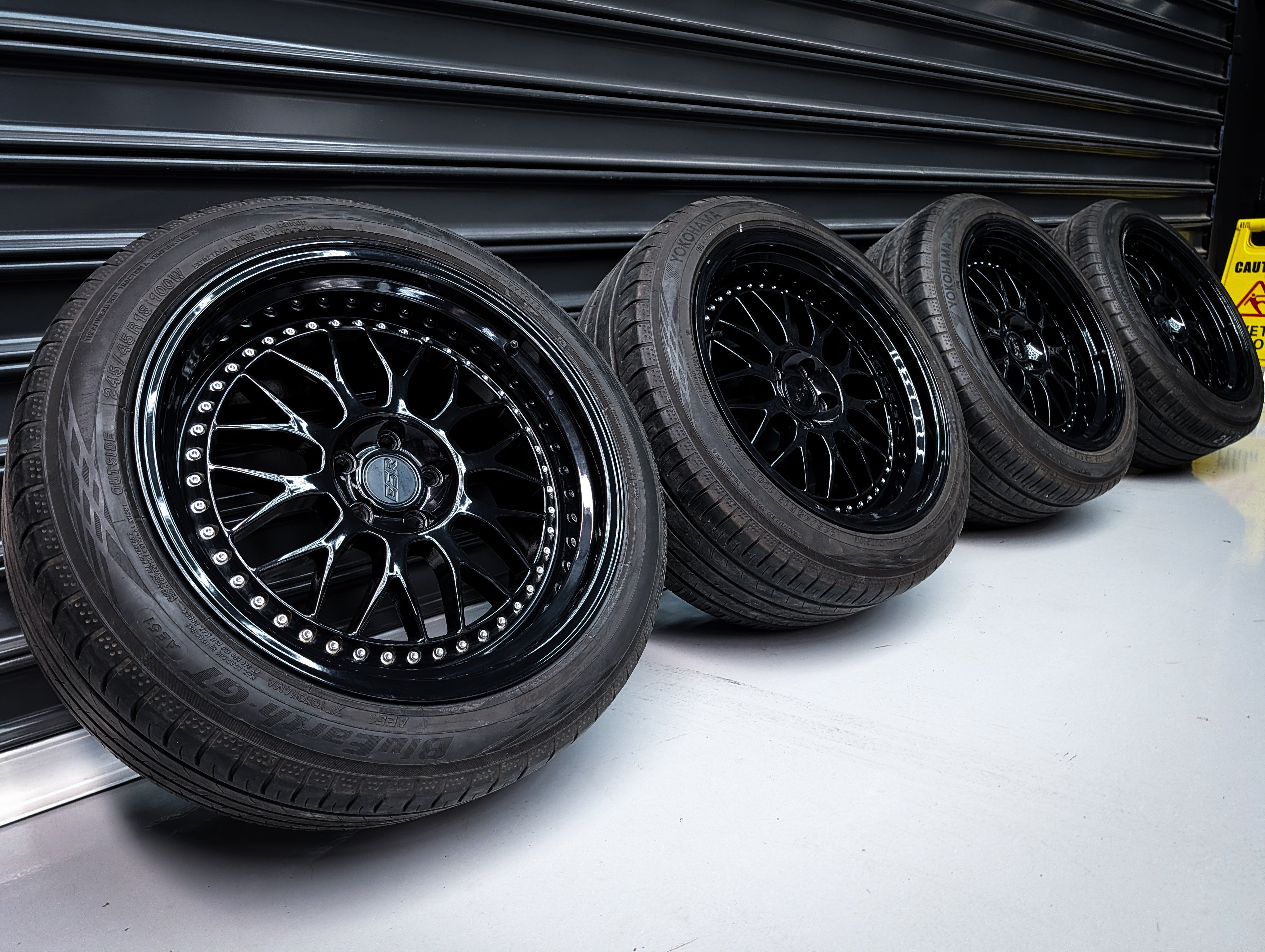18" ESR SR01 Gloss Black Silver Hardware Wheels x 4