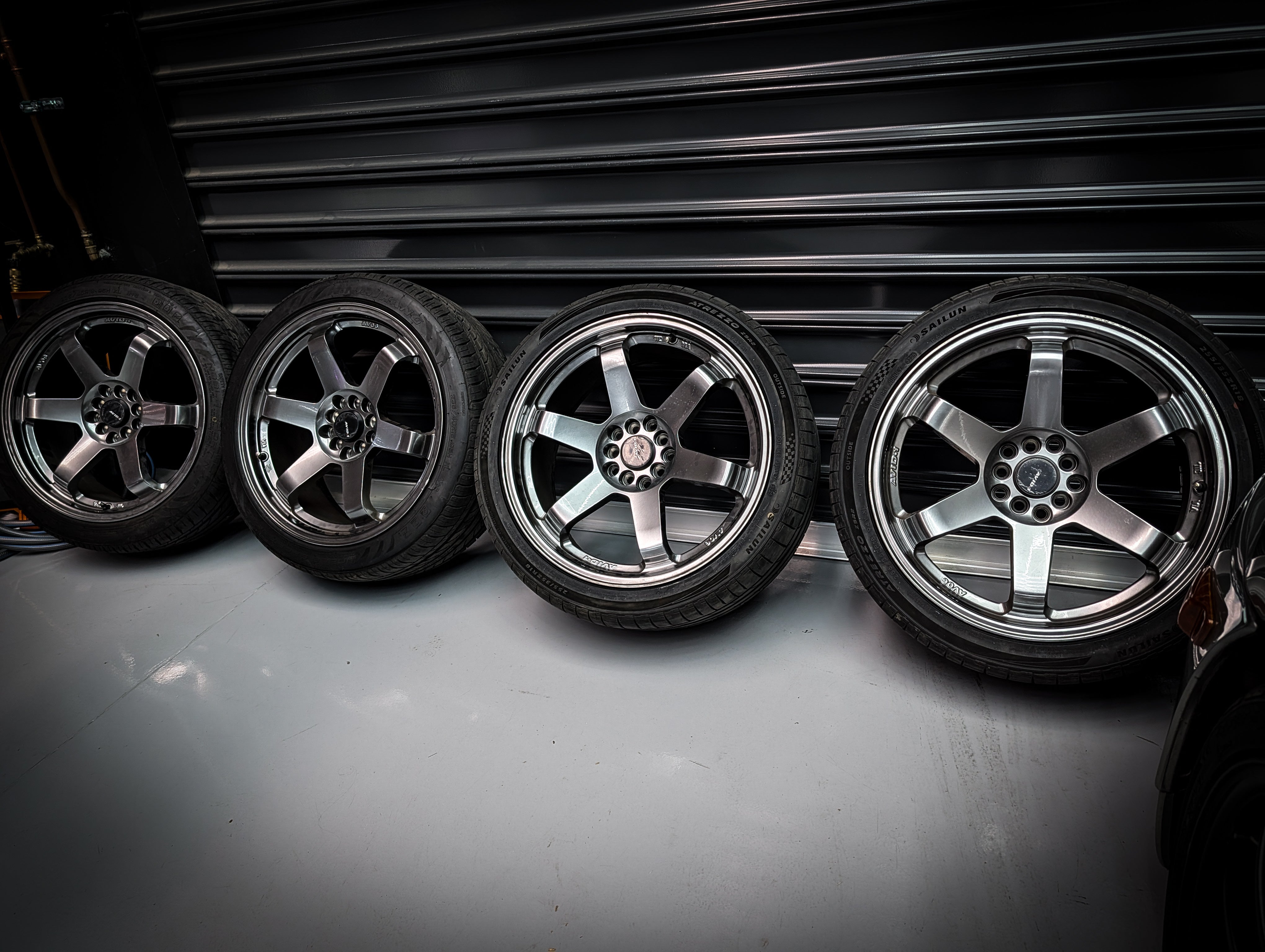 18" AVID 06 Gunmetal Wheels x 4