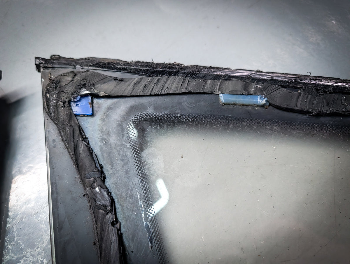 R32 Skyline Quarter Windows PAIR ( Average Condition )