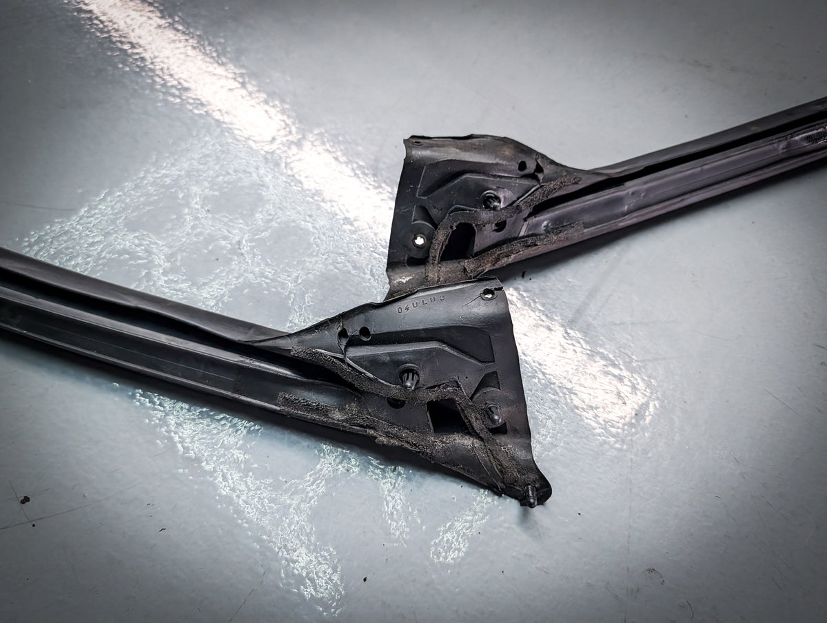 R32 Skyline Door Rubber Surrounds Left and Right Hand Side