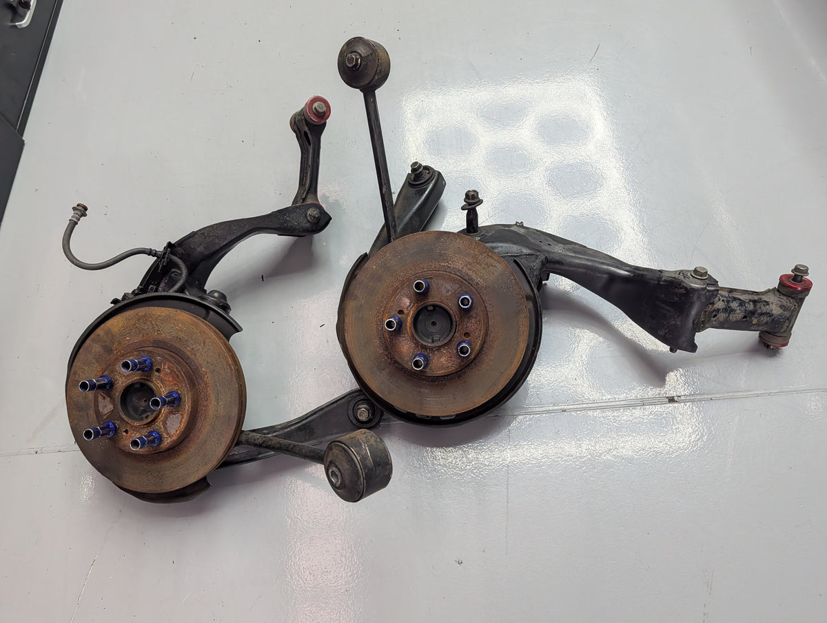 NISSAN SKYLINE R32 Gtst Front Hubs and Knuckles