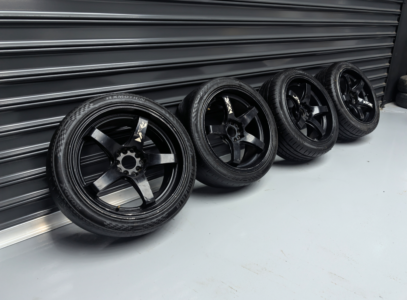 18" XXR Black Drift Wheels x 4