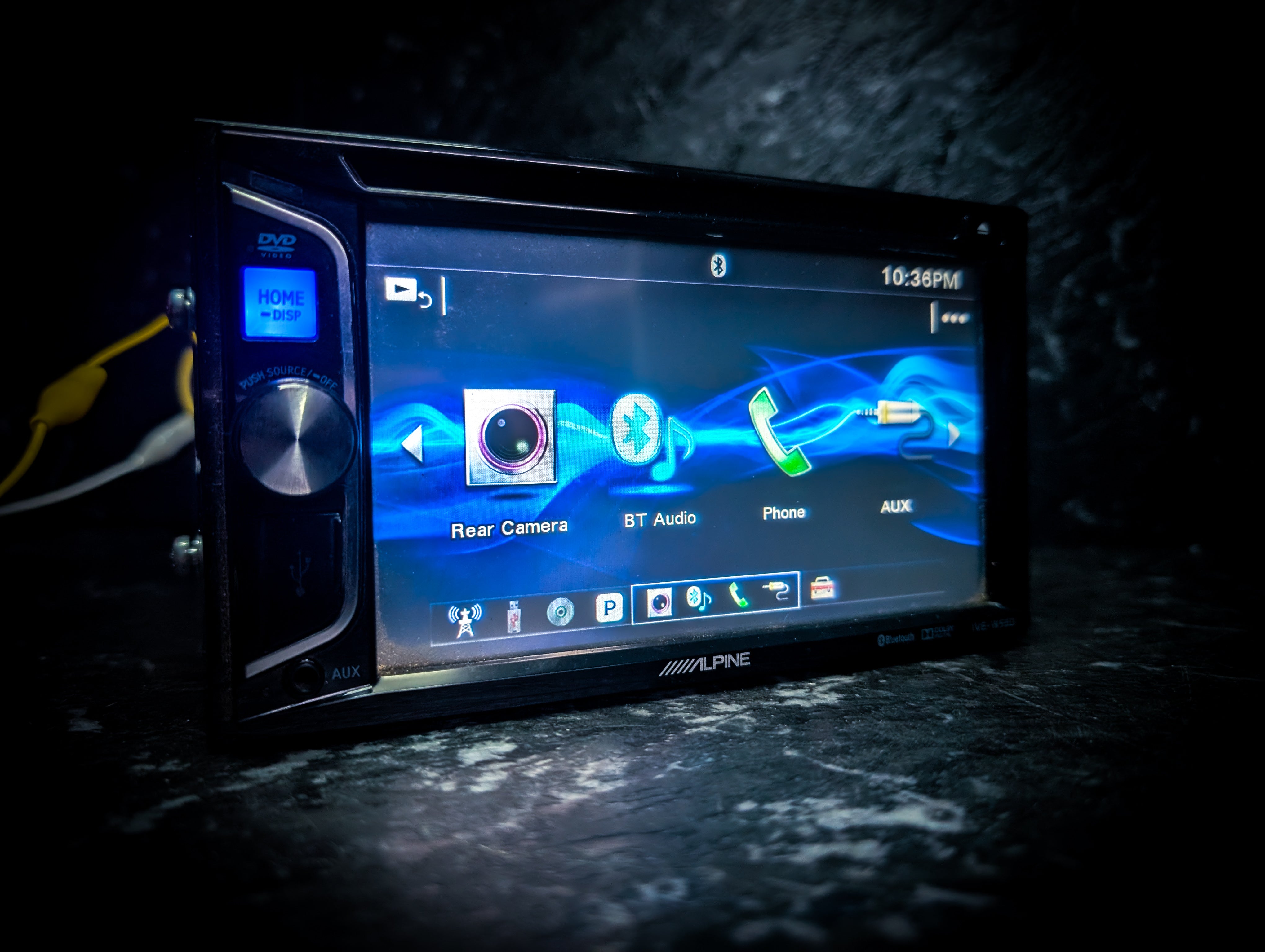 ALPINE Bluetooth Touchscreen Double Din Car Stereo
