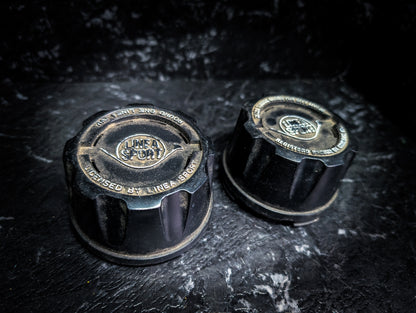 LINEA SPORT Black Vintage Centre Cap x 2