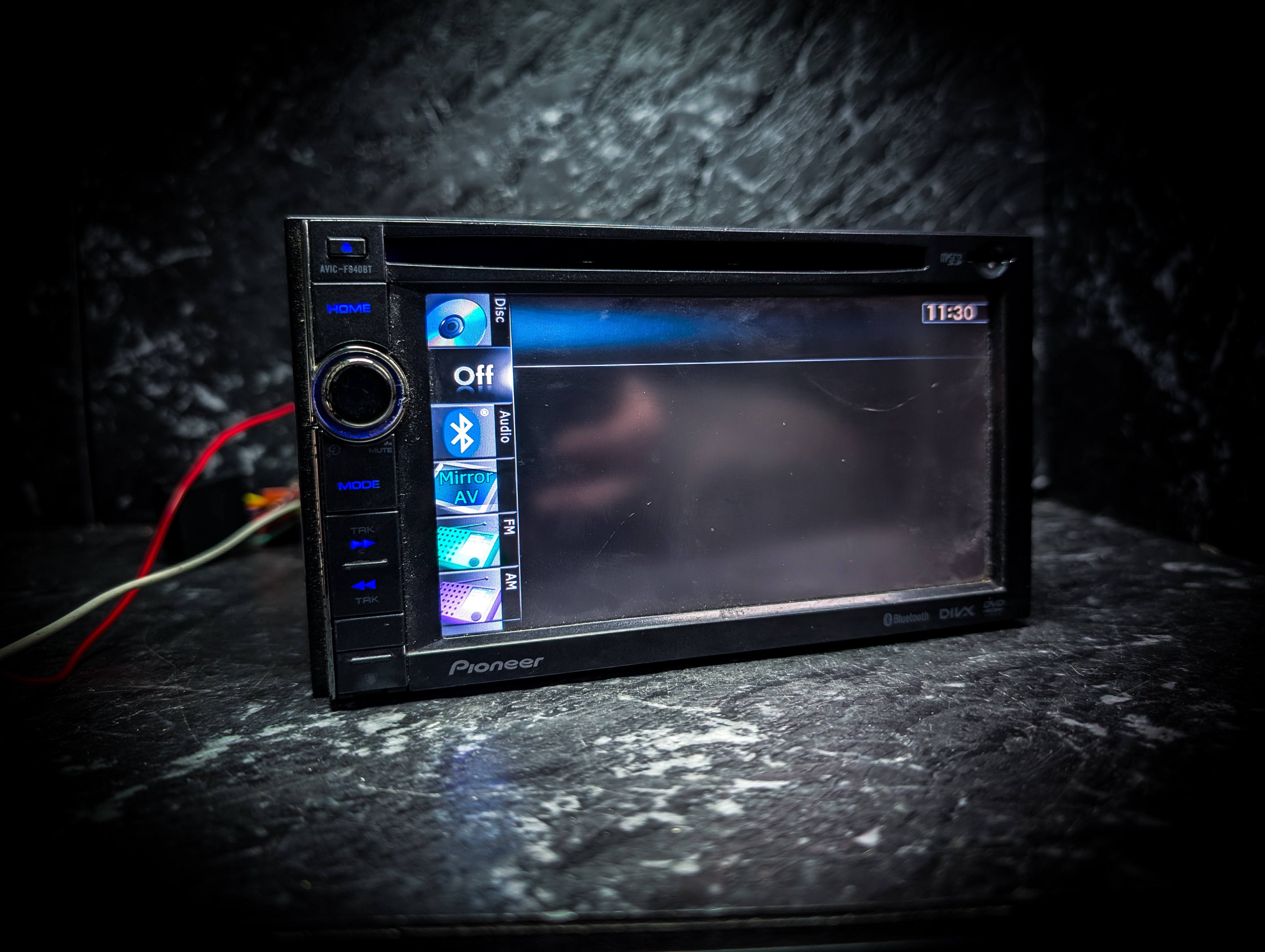 PIONEER Bluetooth/Navigation Touchscreen Double Din Car Stereo ( missing cables )