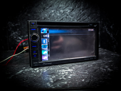 PIONEER Bluetooth/Navigation Touchscreen Double Din Car Stereo ( missing cables )