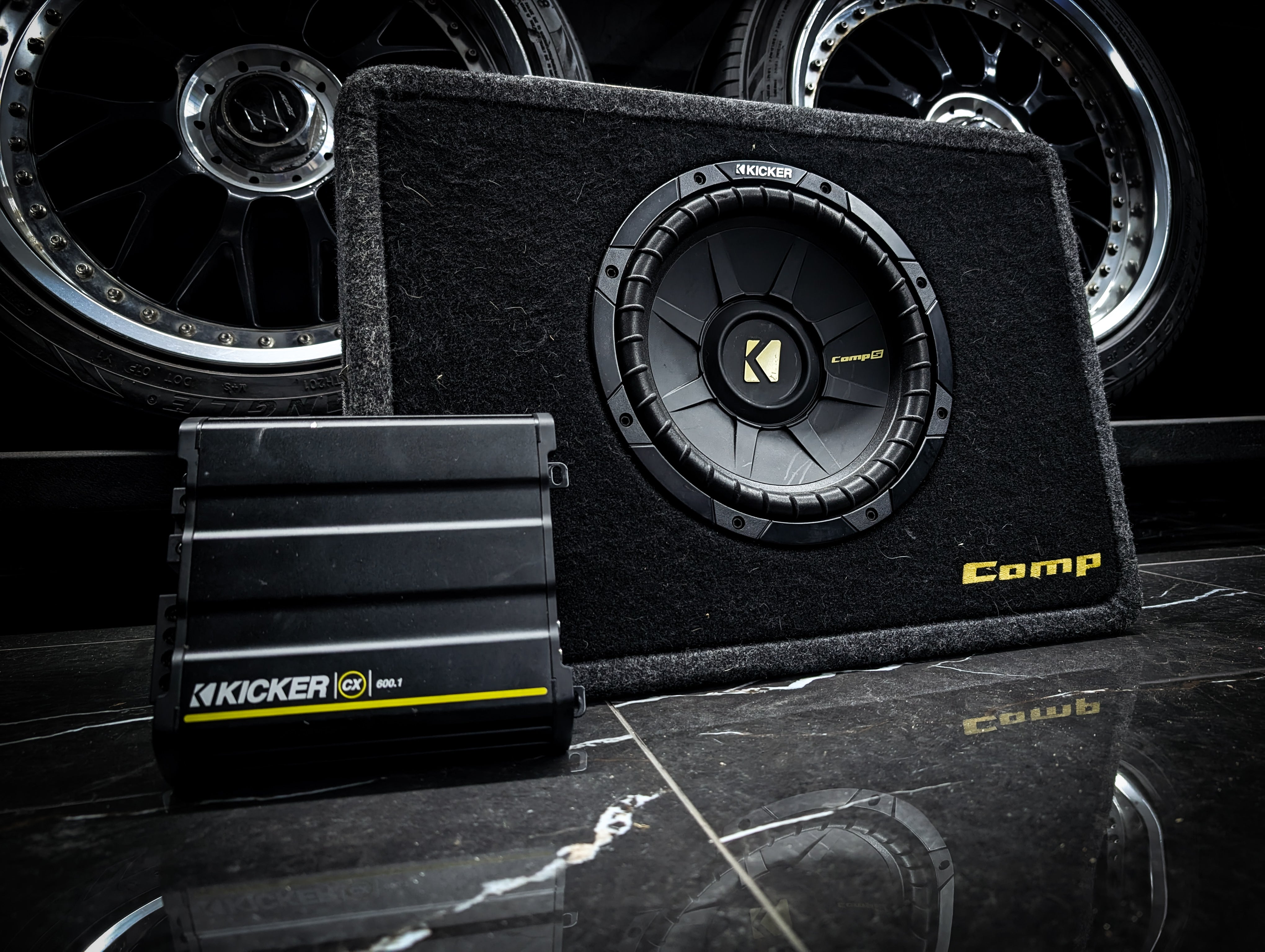 KICKER 10" Slimline 900watt Comp S Series Subwoofer in Original Ported Enclosure + 600 watt RMS Monoblock Amplifier&nbsp;