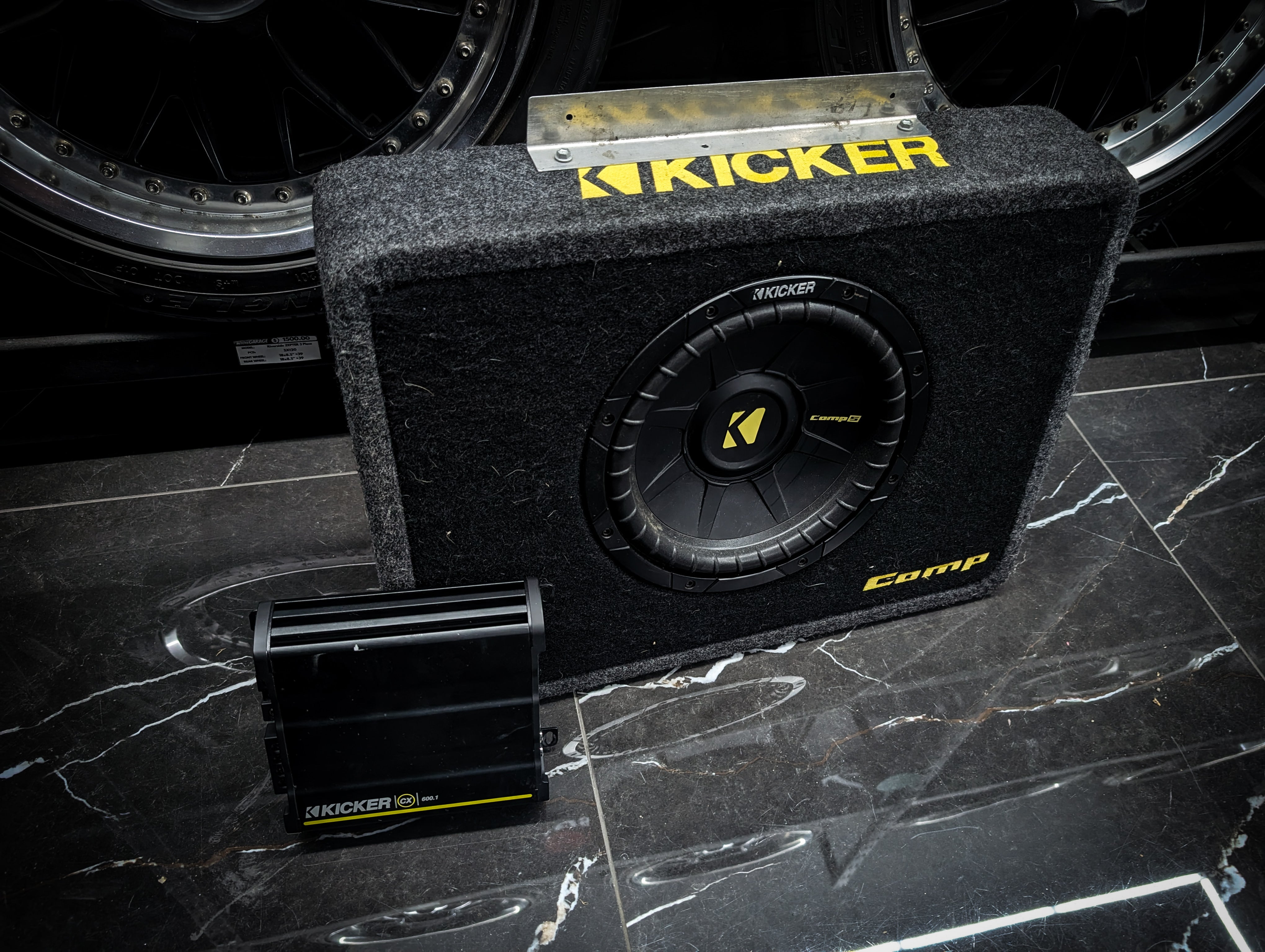 KICKER 10" Slimline 900watt Comp S Series Subwoofer in Original Ported Enclosure + 600 watt RMS Monoblock Amplifier&nbsp;