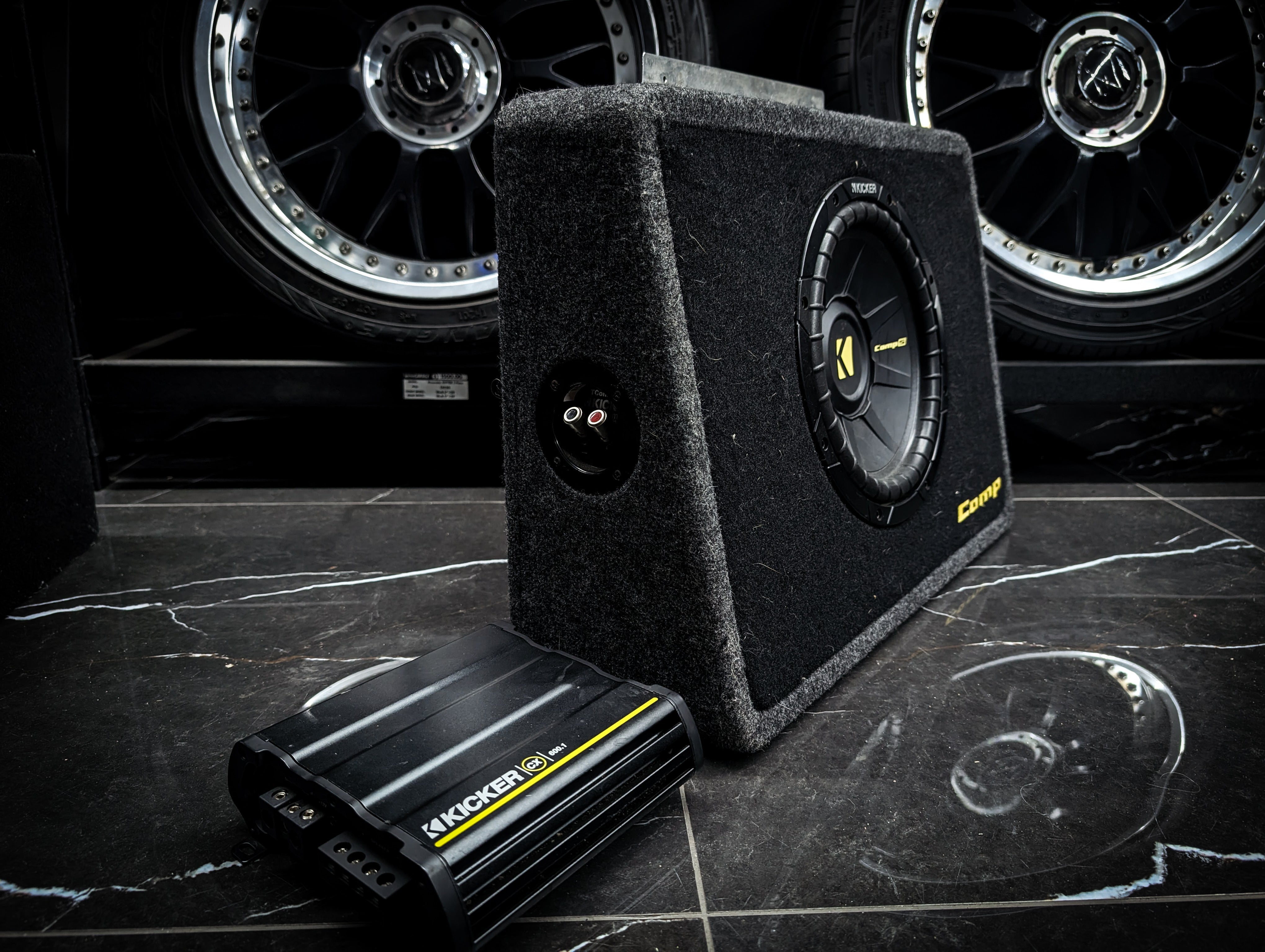 KICKER 10" Slimline 900watt Comp S Series Subwoofer in Original Ported Enclosure + 600 watt RMS Monoblock Amplifier&nbsp;
