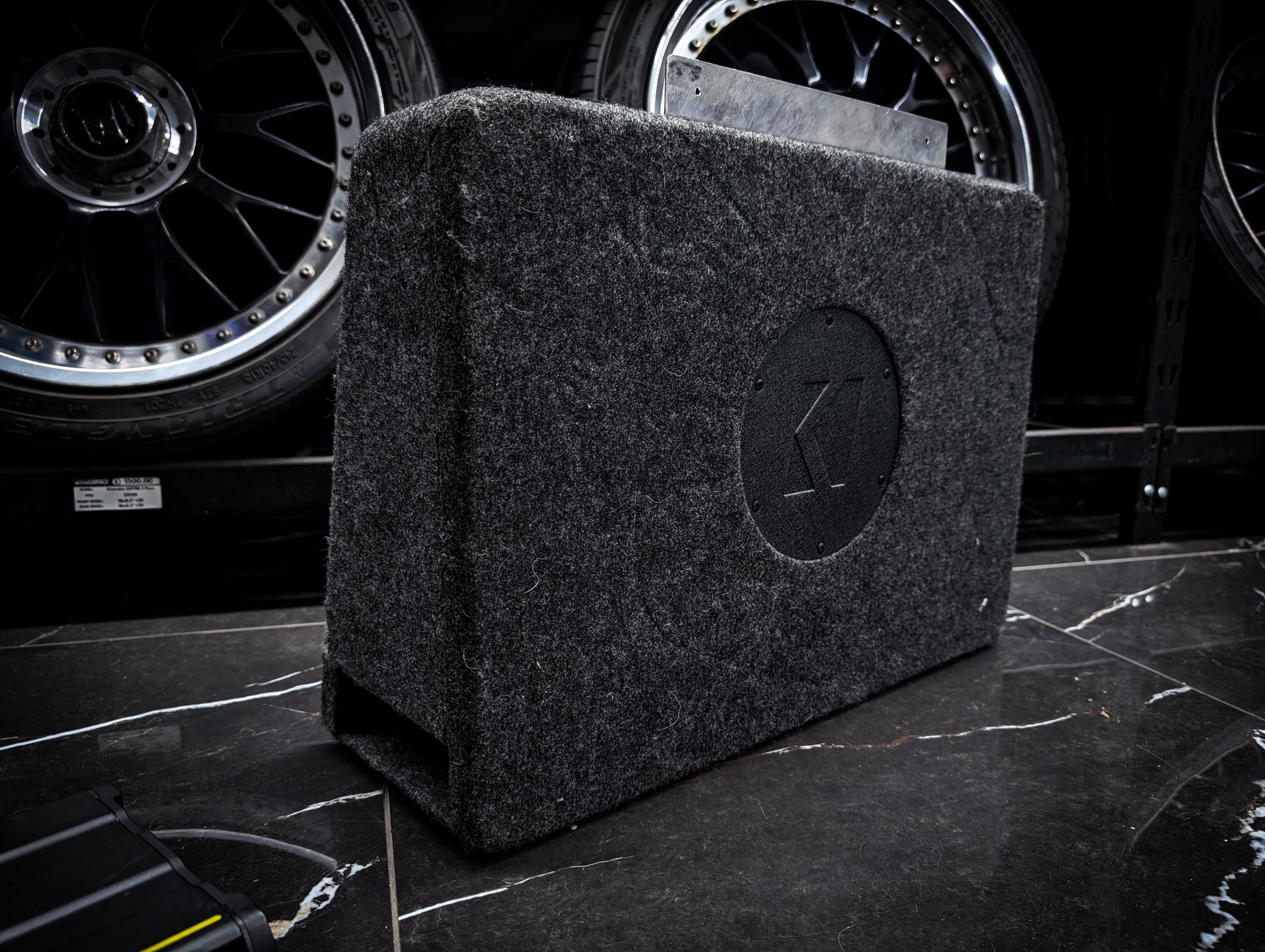KICKER 10" Slimline 900watt Comp S Series Subwoofer in Original Ported Enclosure + 600 watt RMS Monoblock Amplifier&nbsp;