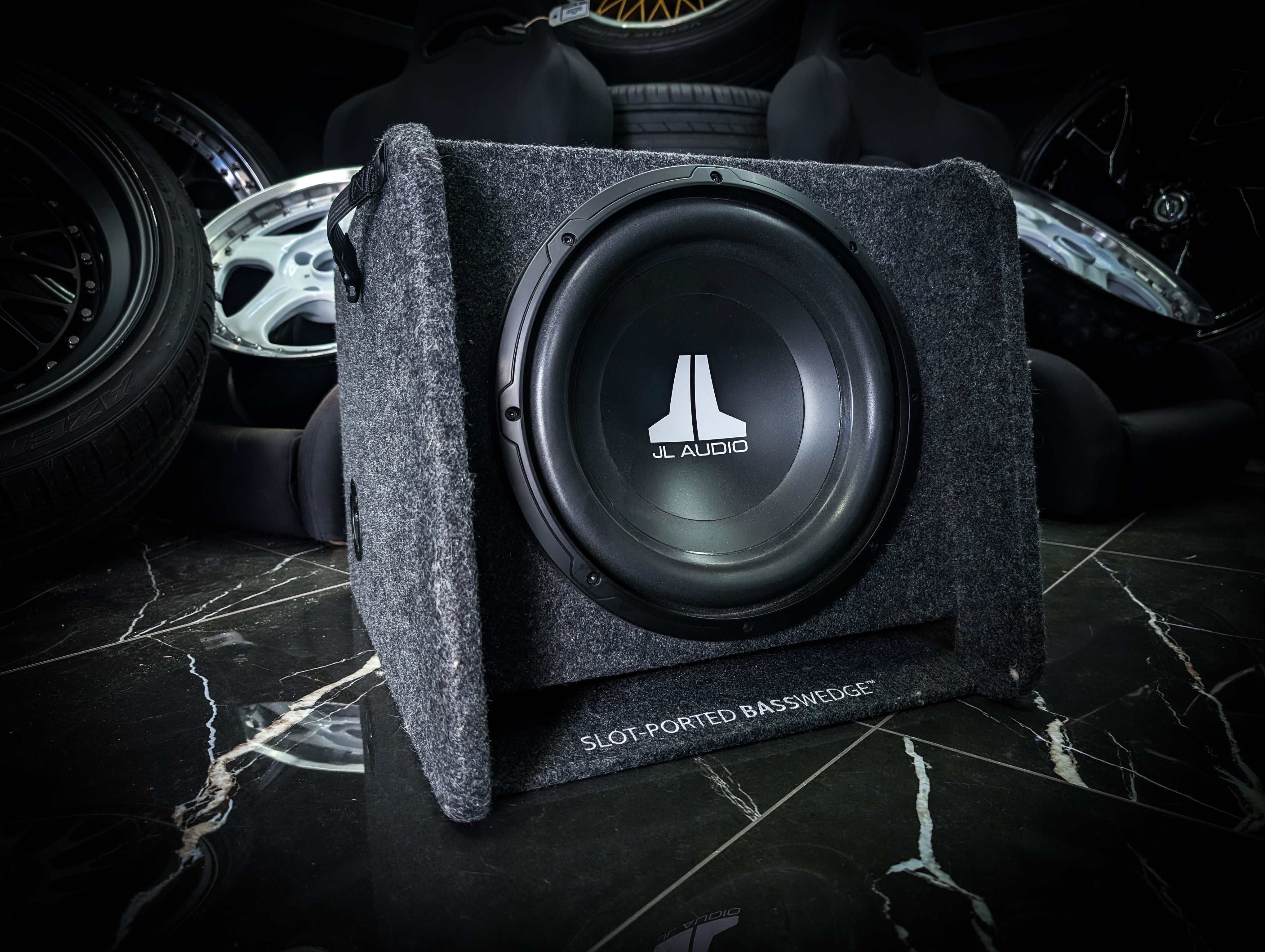 12" JL AUDIO BASSWEDGE 1100watt Subwoofer in Slot Ported Enclosure