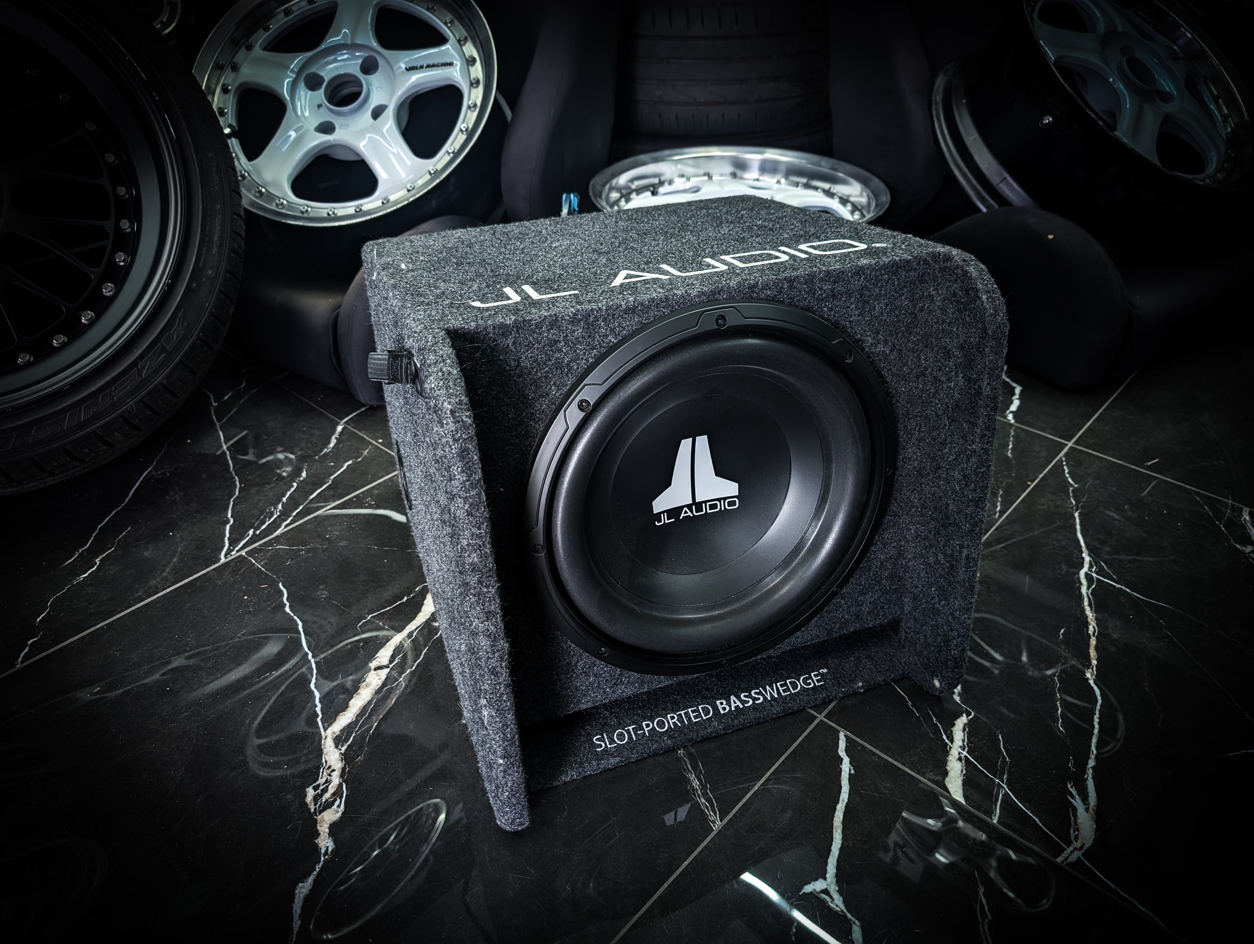 12" JL AUDIO BASSWEDGE 1100watt Subwoofer in Slot Ported Enclosure