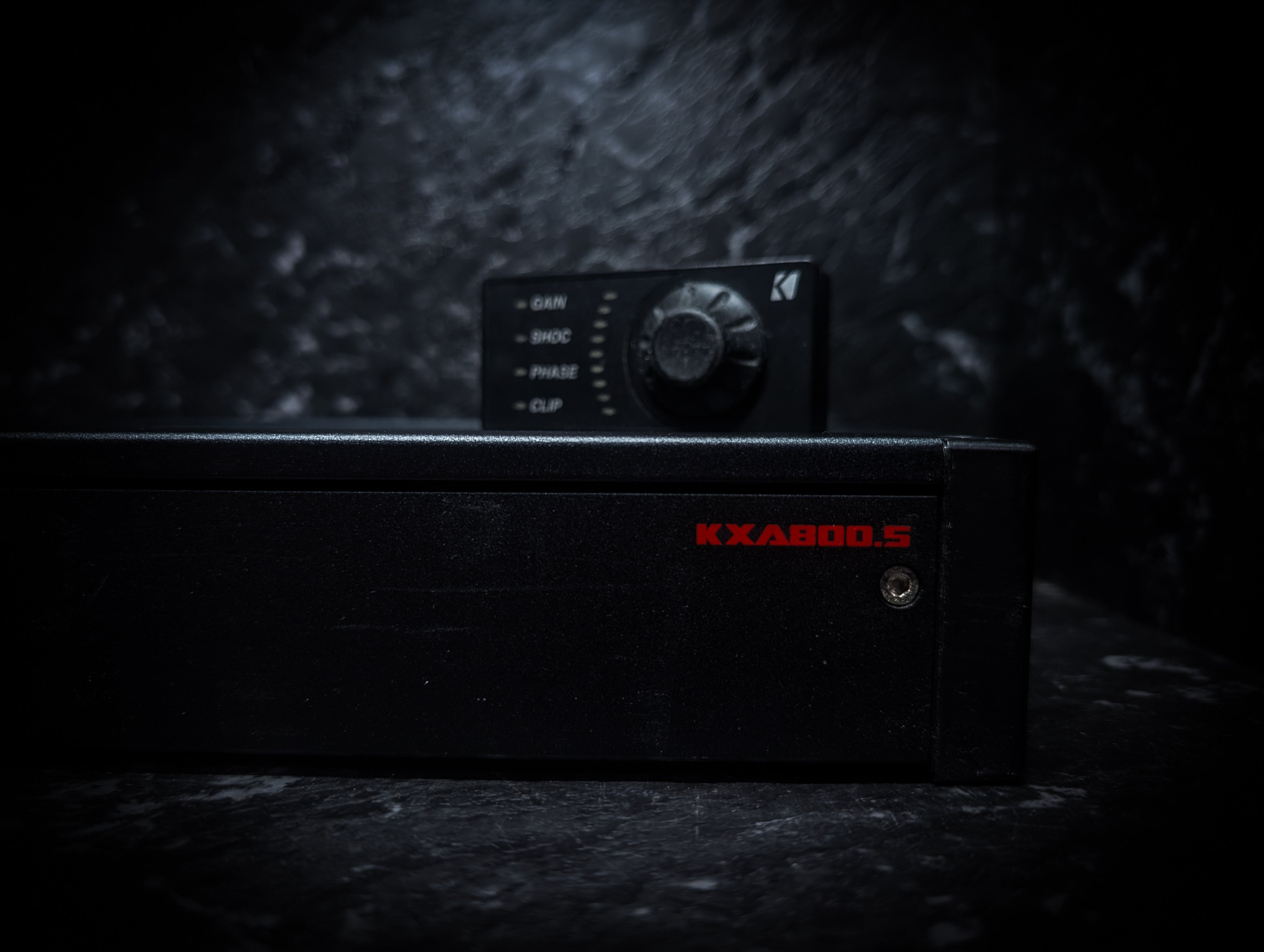 KICKER 5 Channel 800watt RMS Amplifier with Remote Control