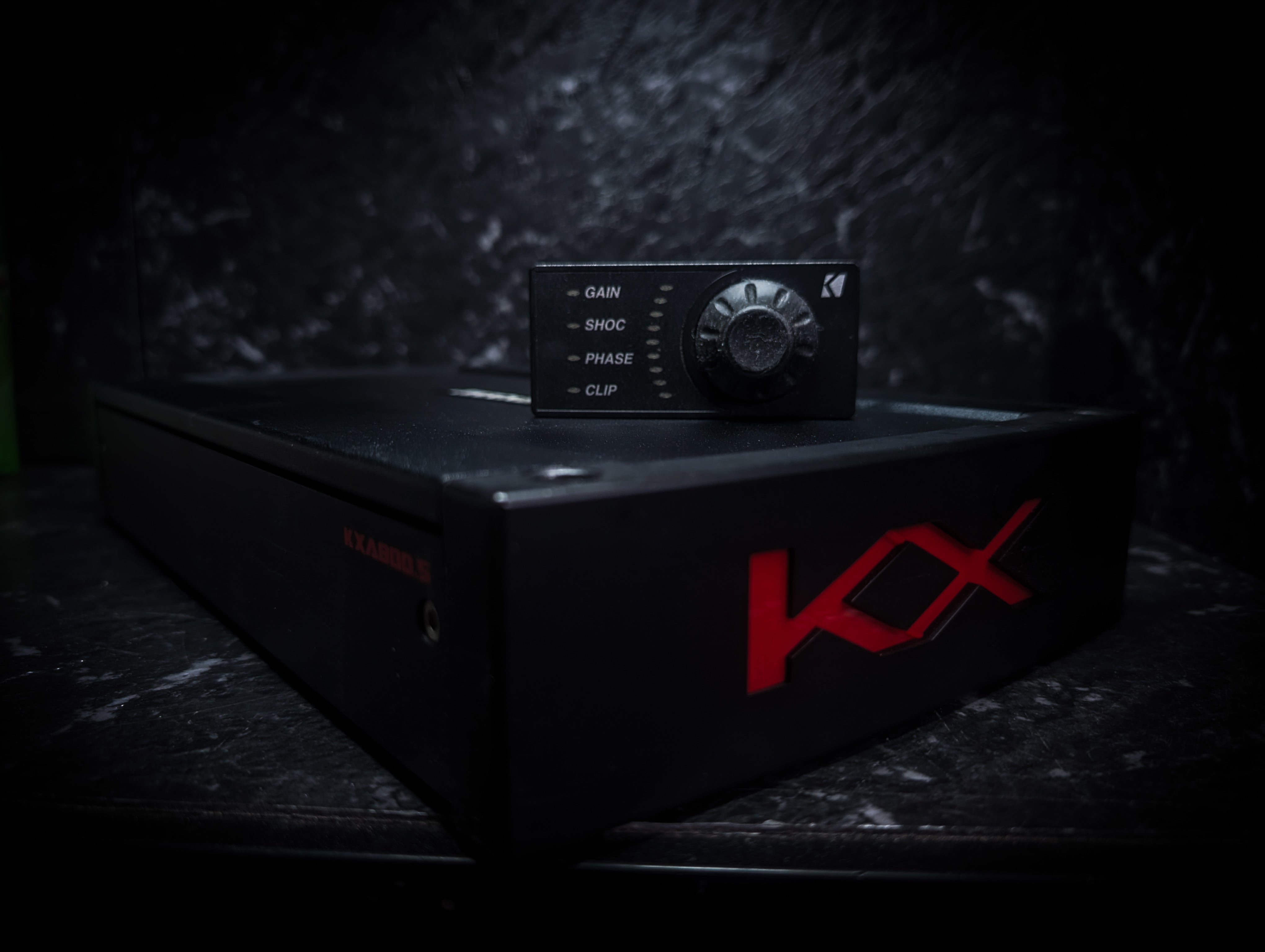 KICKER 5 Channel 800watt RMS Amplifier with Remote Control