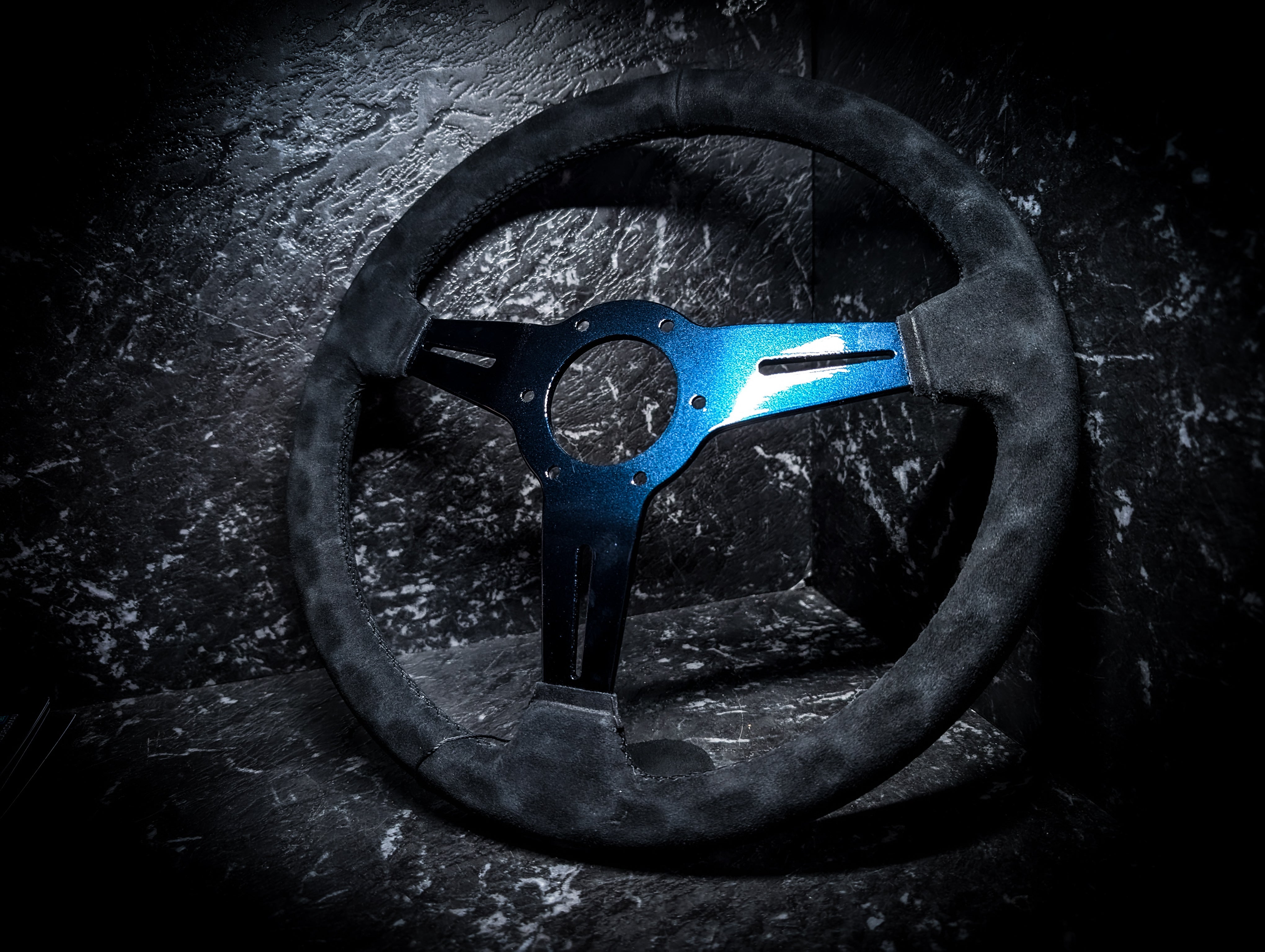 Midnight Blue Metallic • Triple Black Alcantara Standard Steering Wheel
