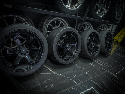 18" Gloss Black AVID.1 Wheels x 4