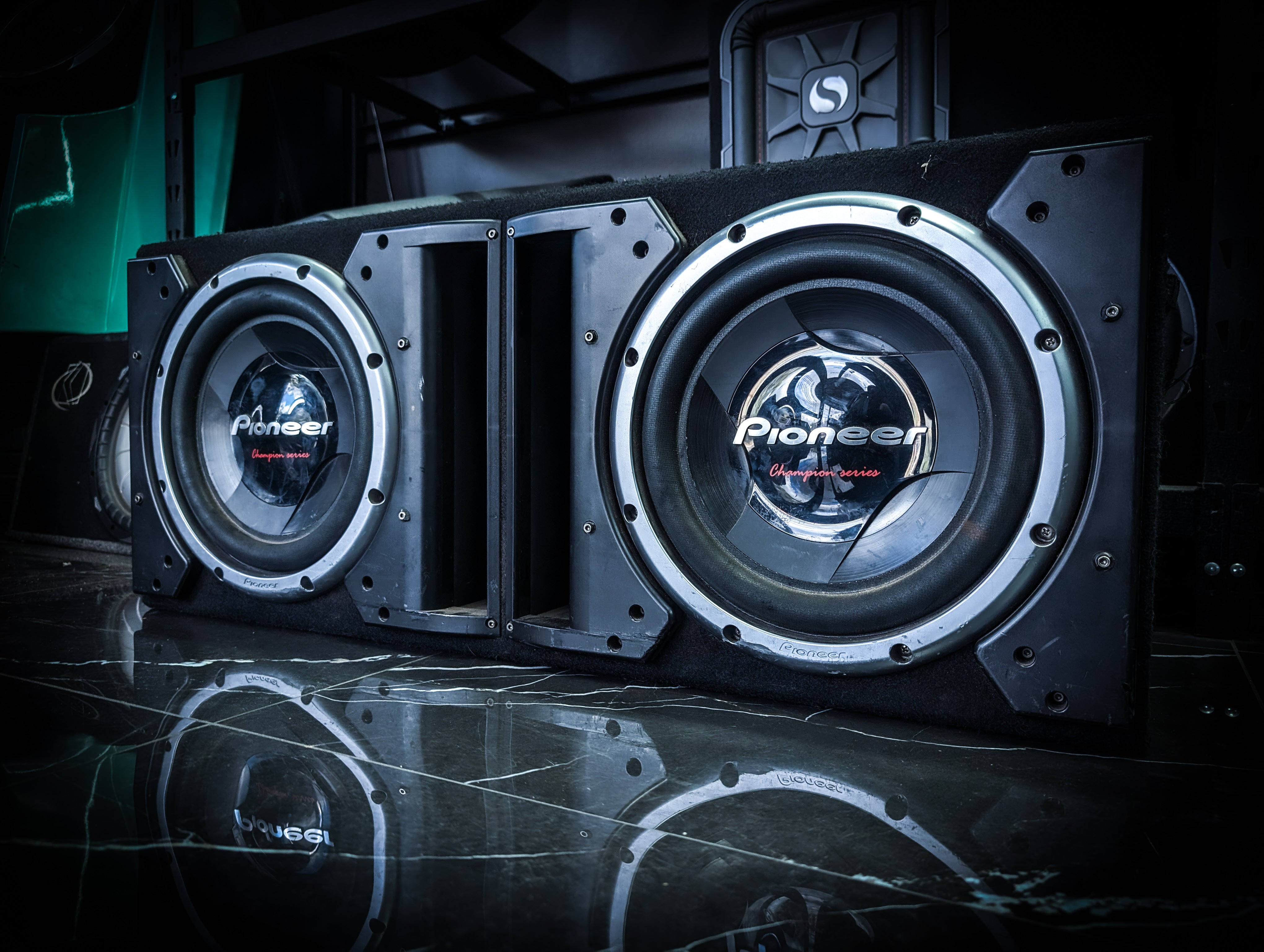 PIONEER Champion Series Dual 12" 2000watt Subs in ported Enclosure