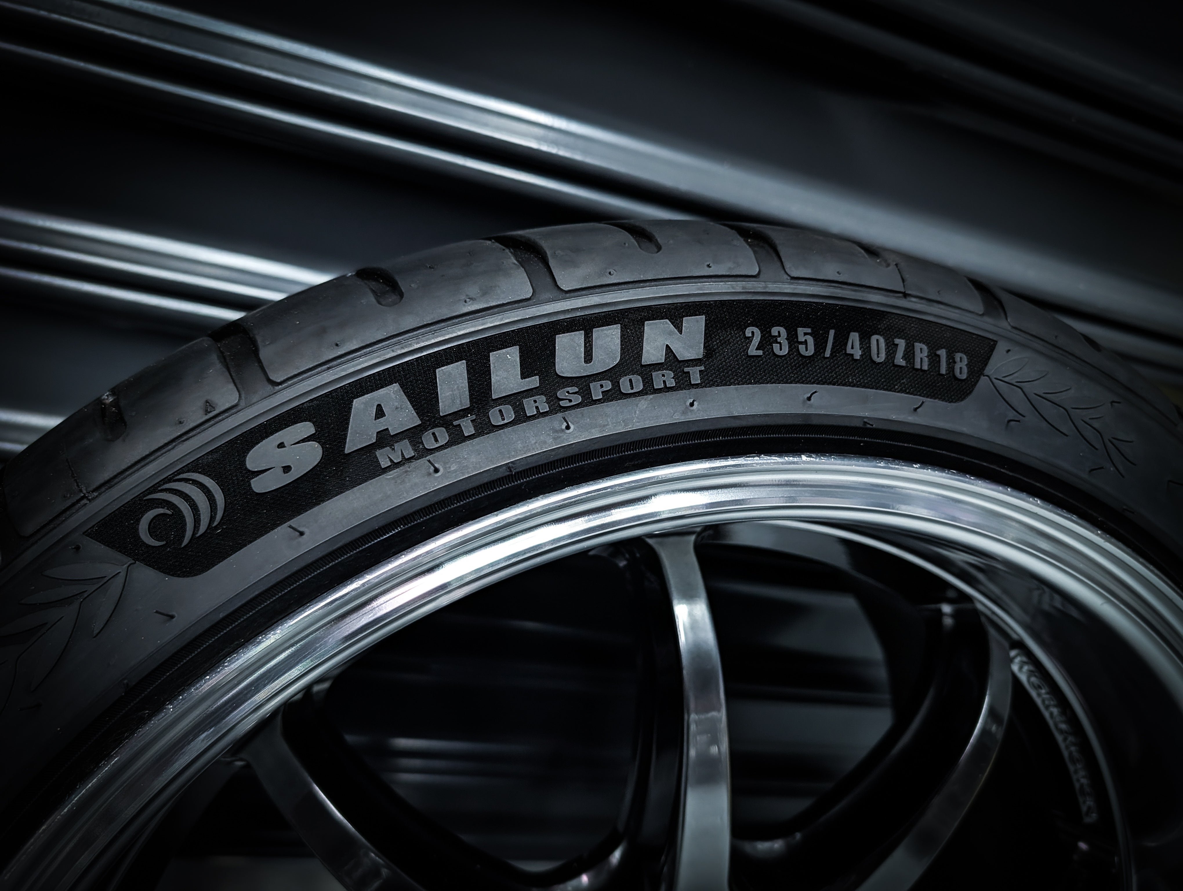 18" WORK D9R Glim Silver Wheels x 4