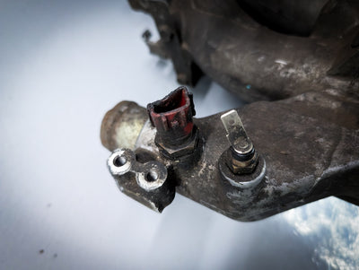 NISSAN Skyline R33 RB25 DET Intake Manifold (Missing Centre Bolts)