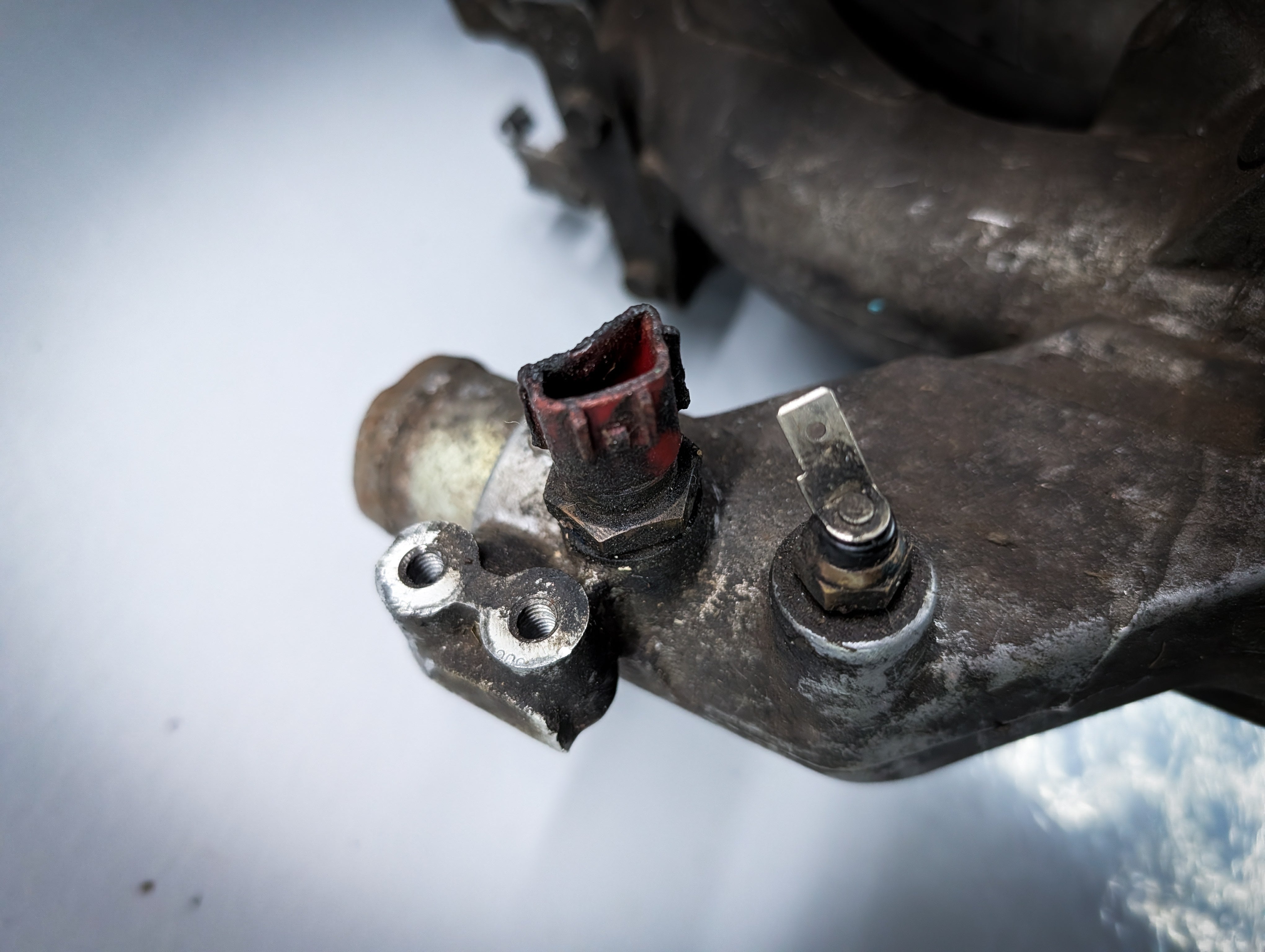 NISSAN Skyline R33 RB25 DET Intake Manifold (Missing Centre Bolts)
