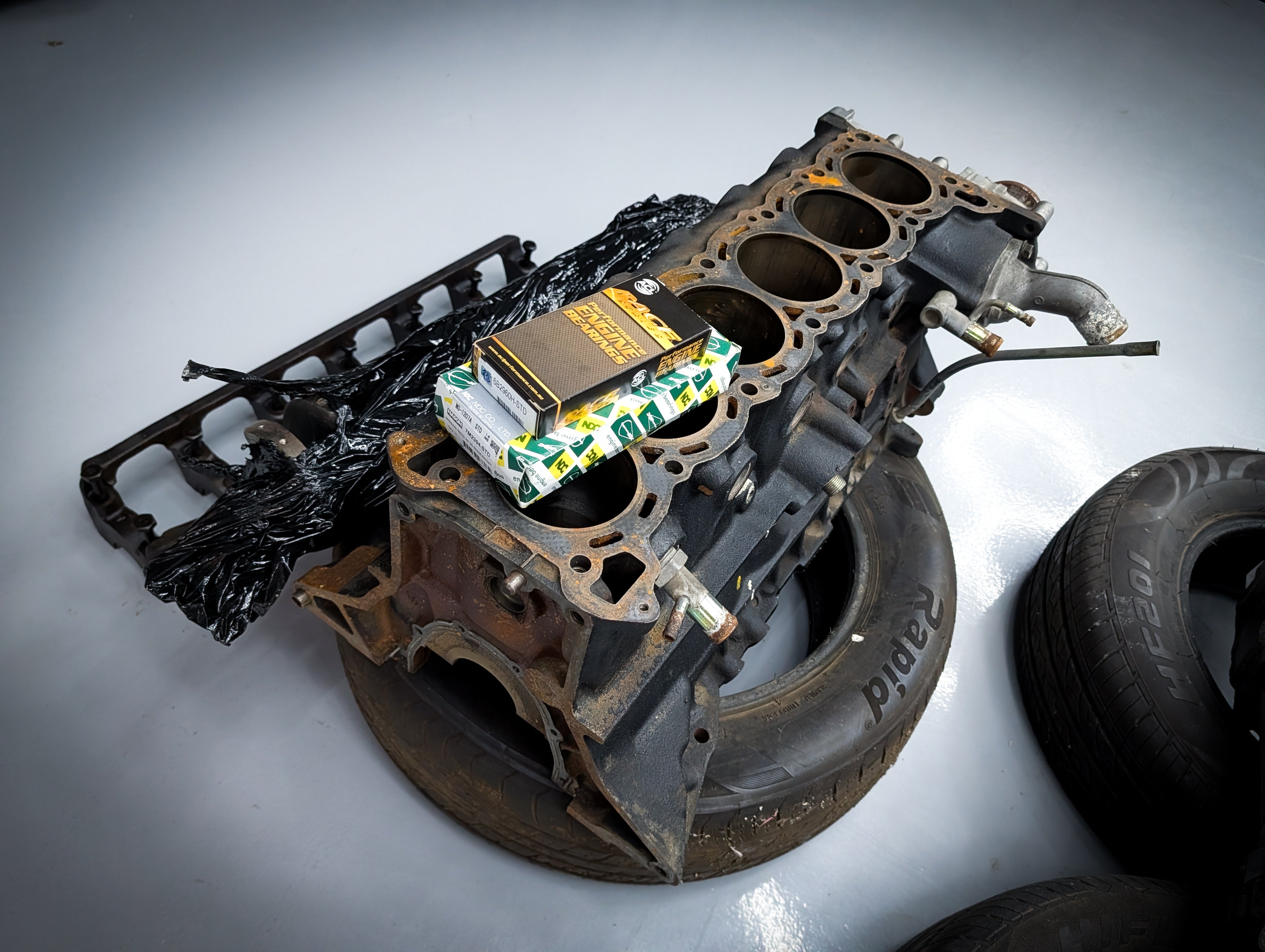 NISSAN Skyline Bare RB25 NEO Block, Crankshaft, Bearings.