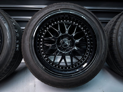 18" ESR SR01 Gloss Black Silver Hardware Wheels x 4