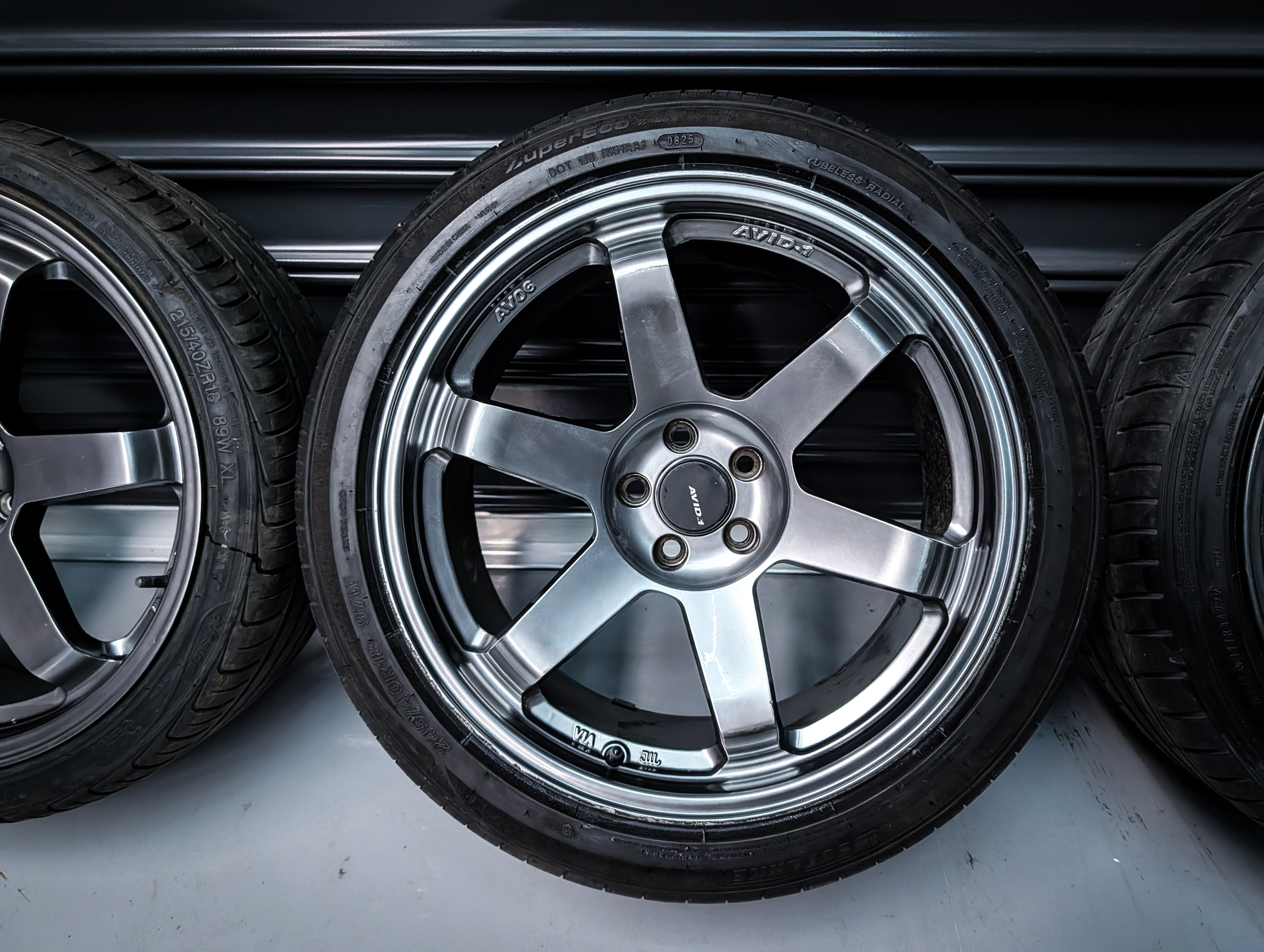 18" AVID 01 Gunmetal Staggered Wheels x 4