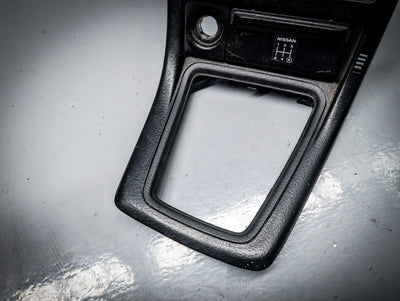R32 Skyline Manual Centre Dash/Radio Surround and Coin Tray