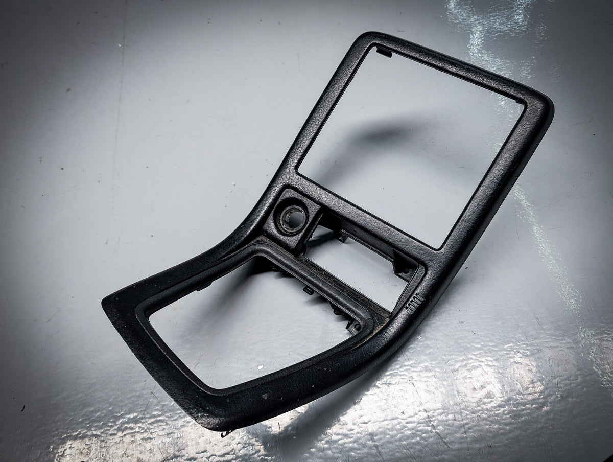 R32 Skyline Manual Centre Dash/Radio Surround and Coin Tray