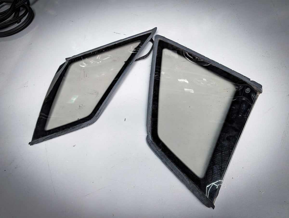 R32 Skyline Quarter Windows PAIR ( Average Condition )