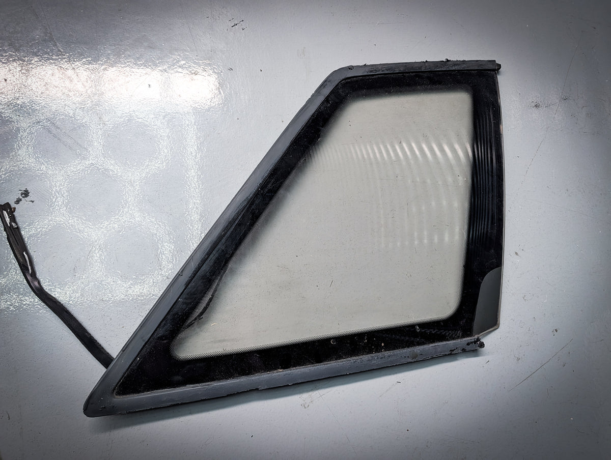 R32 Skyline Quarter Windows PAIR ( Average Condition )
