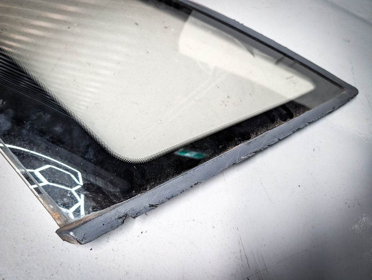 R32 Skyline Quarter Windows PAIR ( Average Condition )